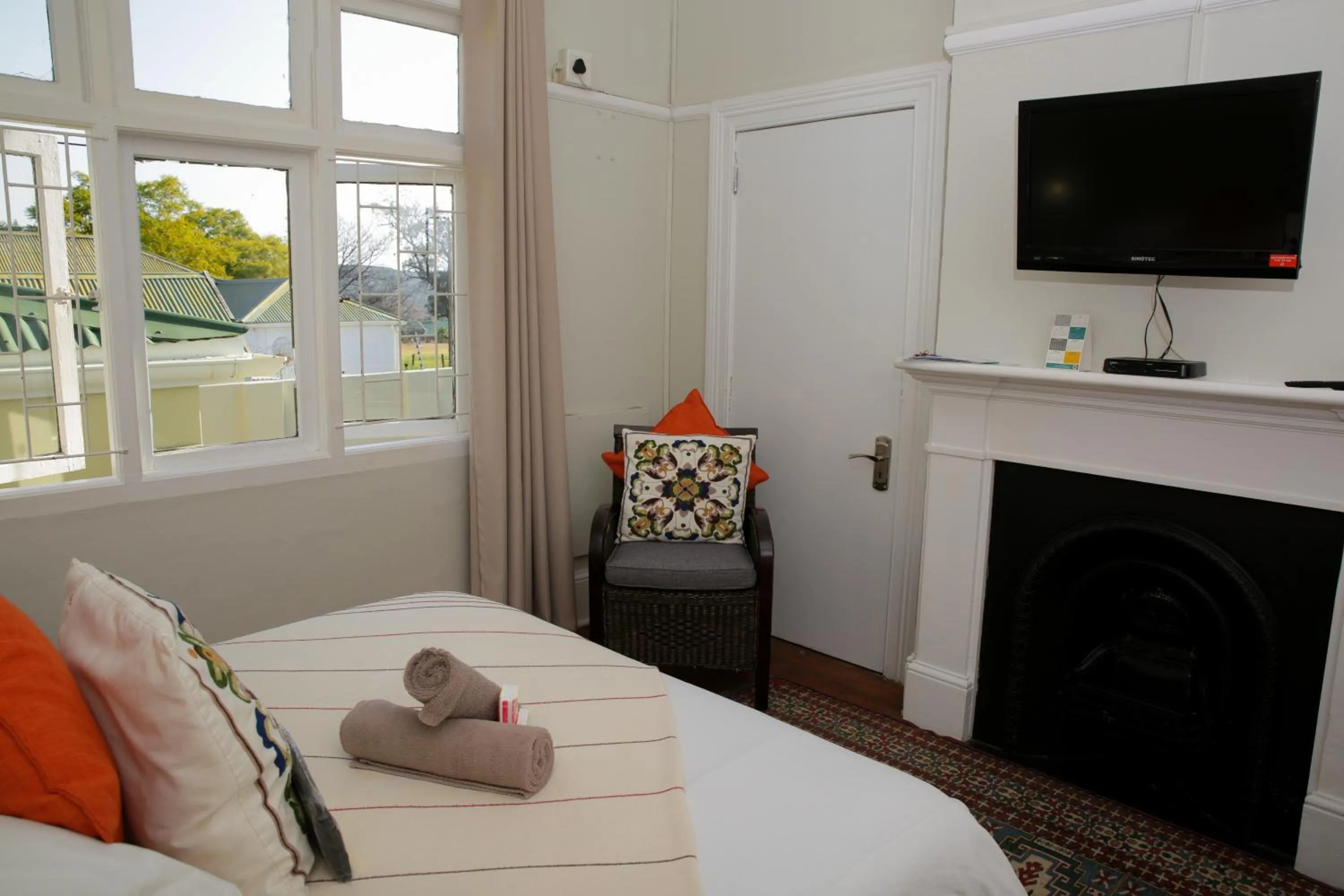 Decorative detail, Bed in Twins Guesthouse NO LOAD SHEDDING