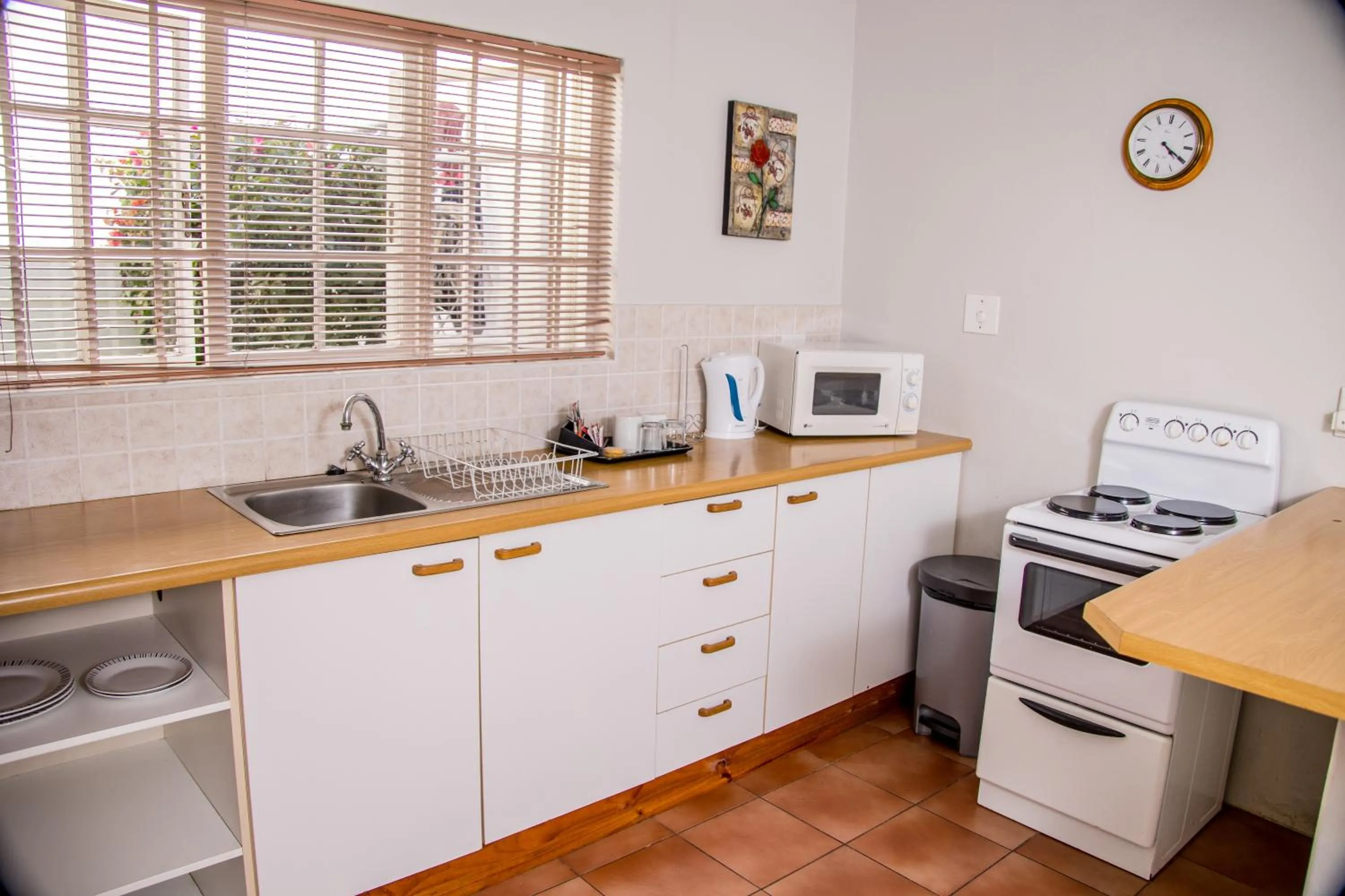 Twins Guesthouse NO LOAD SHEDDING