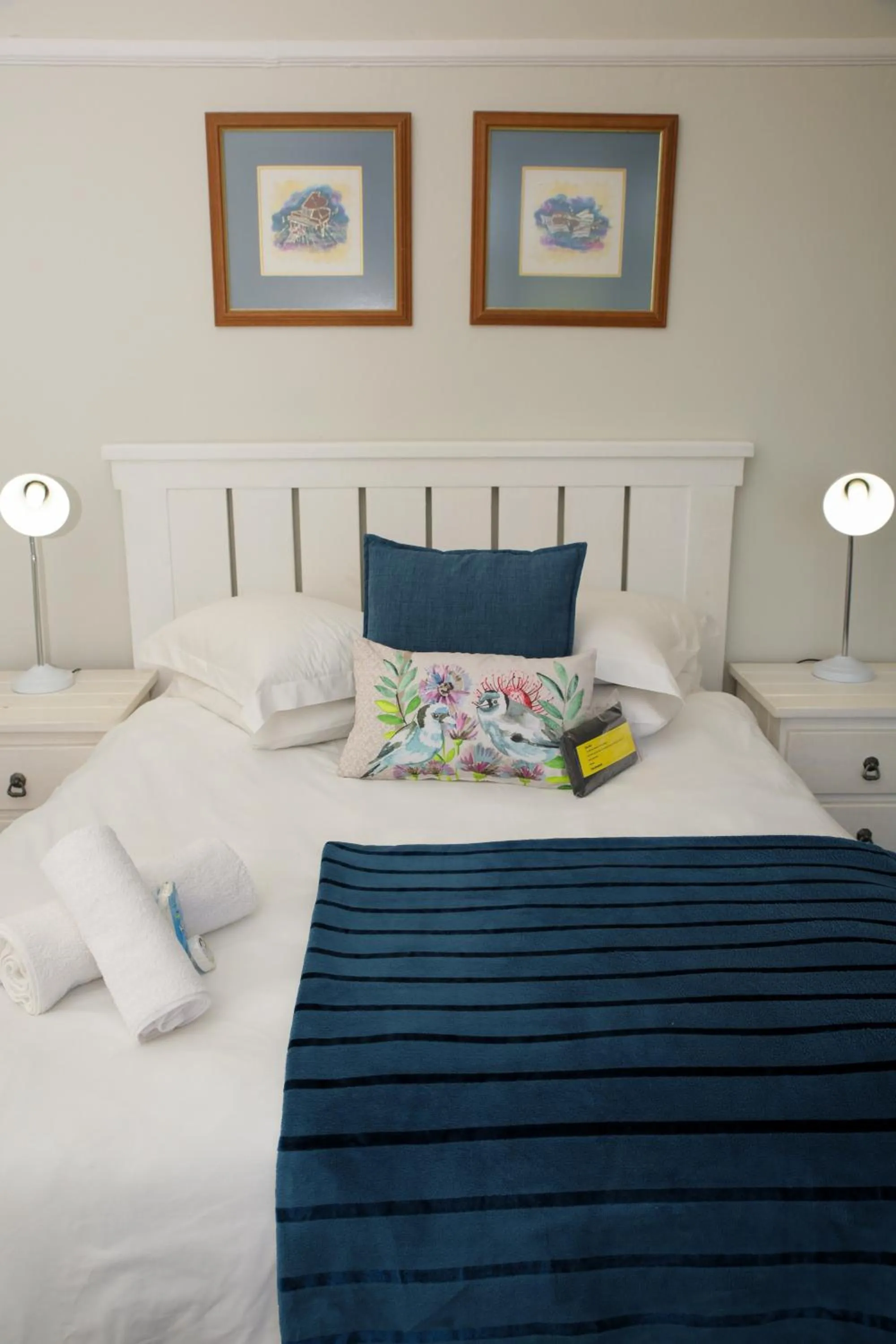 Bed in Twins Guesthouse NO LOAD SHEDDING