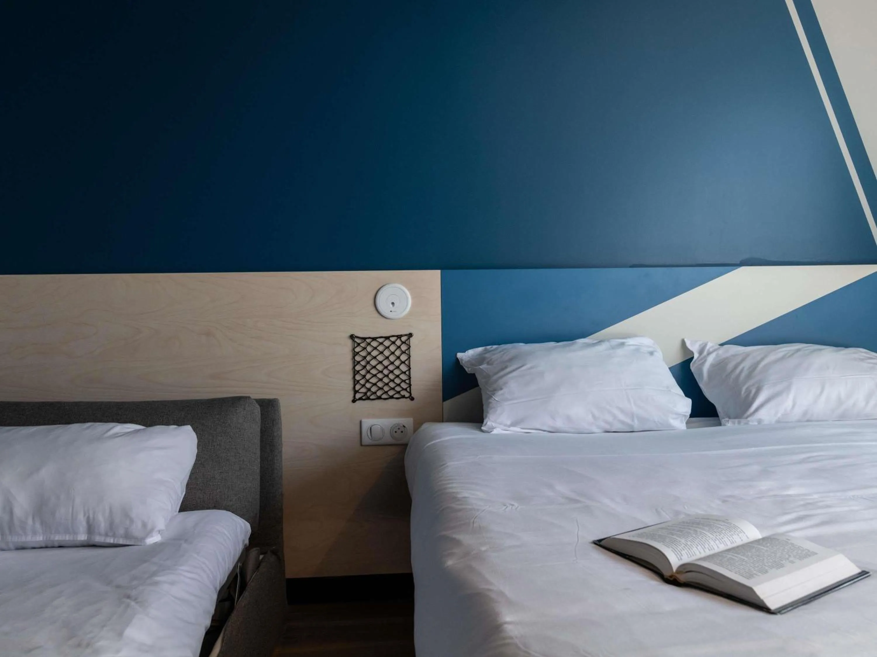 Bedroom, Bed in Ibis Budget Saint Malo Centre