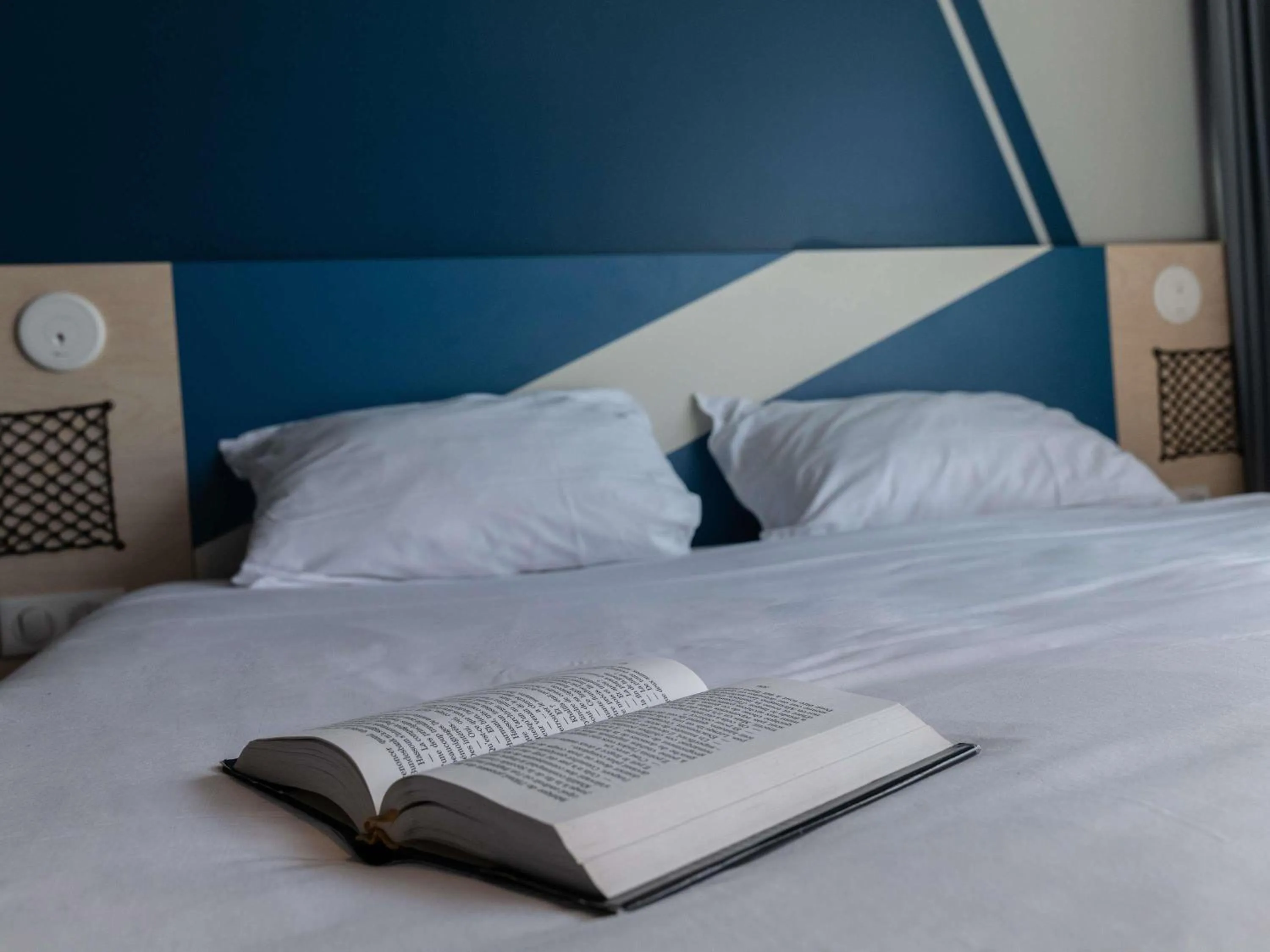 Bedroom, Bed in Ibis Budget Saint Malo Centre