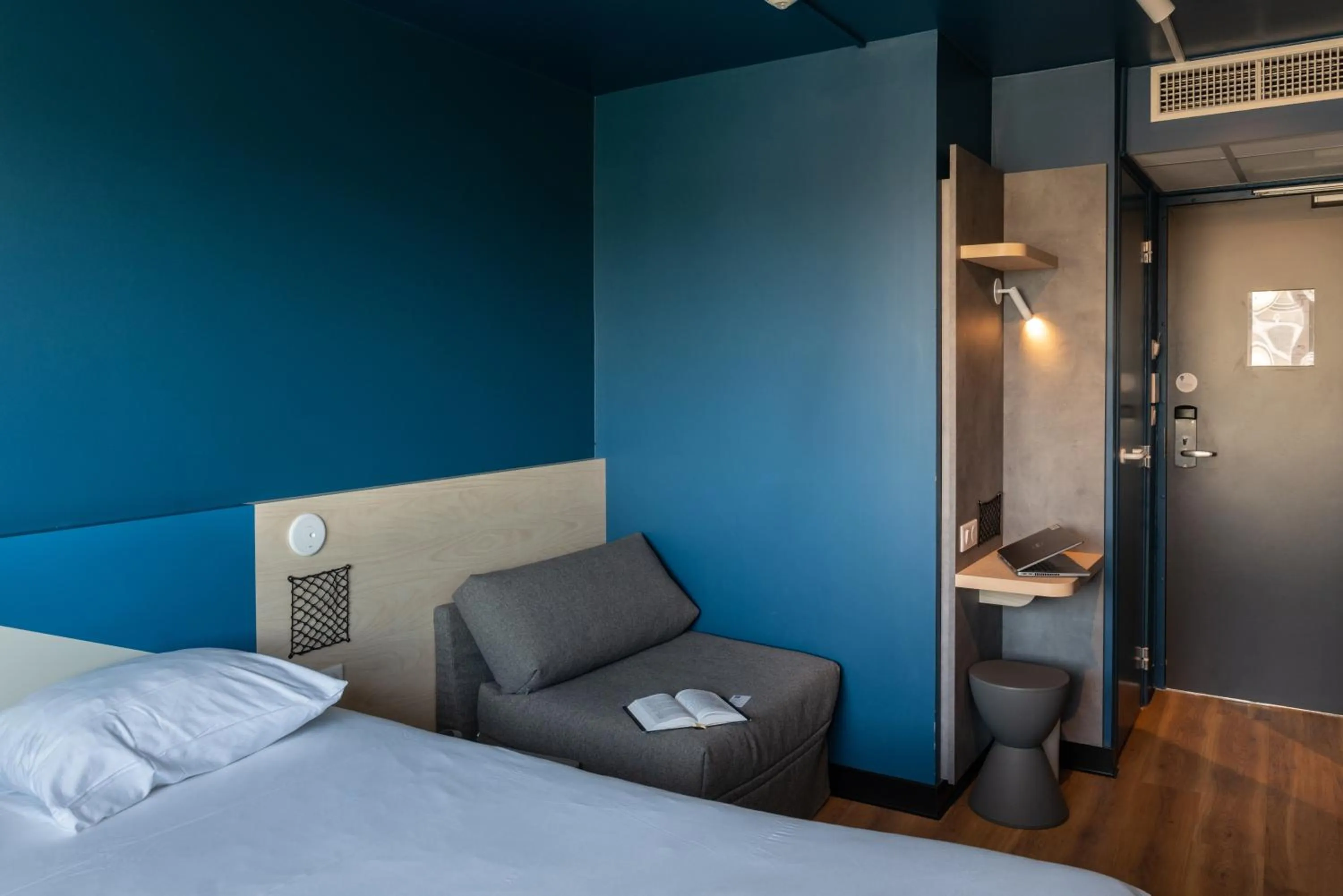 Bed in Ibis Budget Saint Malo Centre