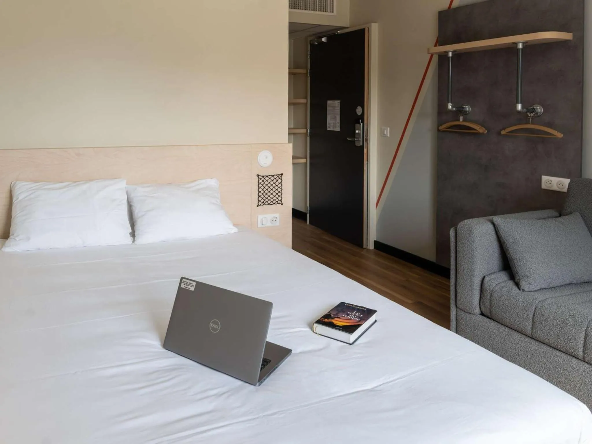 Bed in Ibis Budget Saint Malo Centre