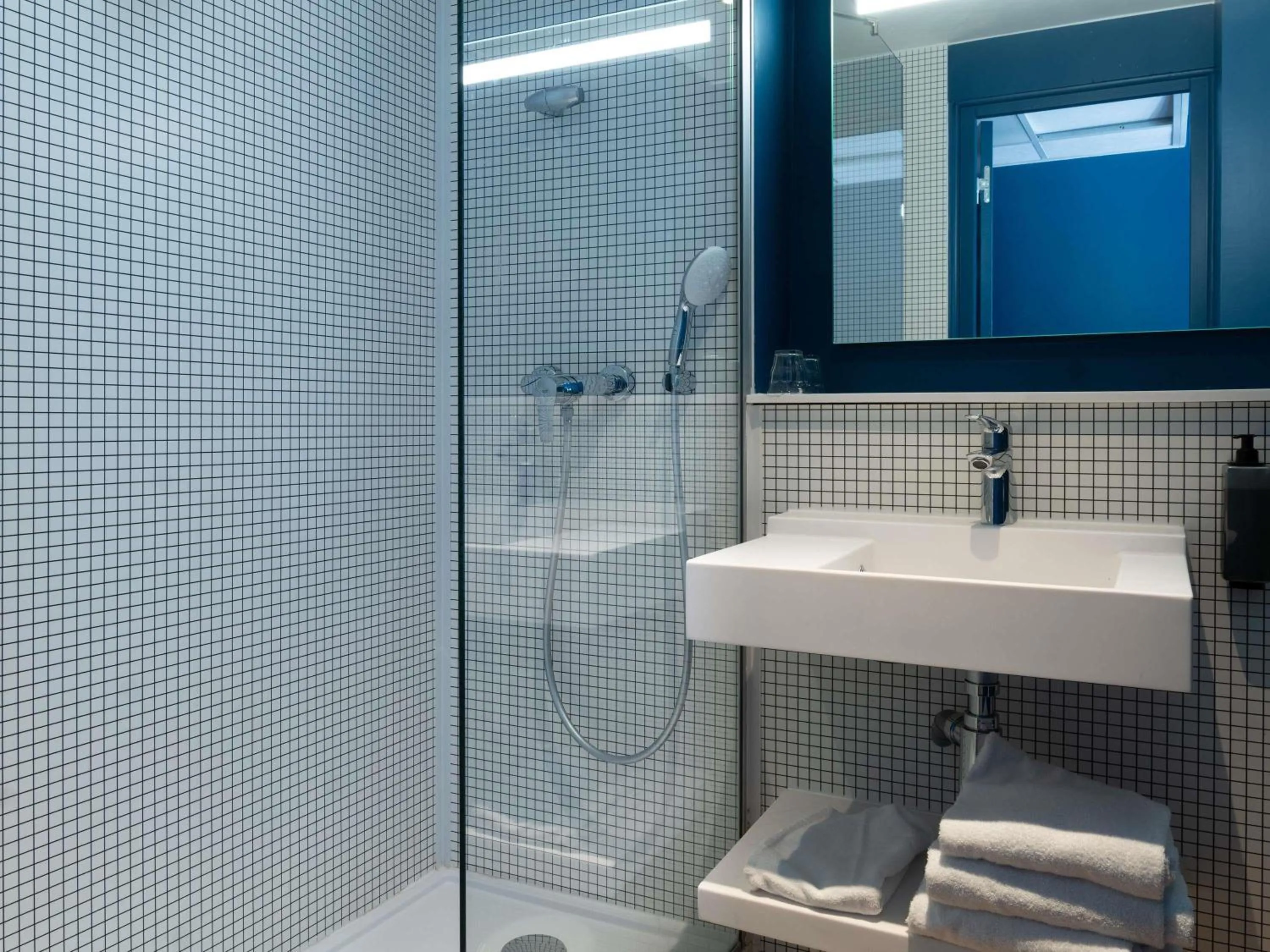 Bedroom in Ibis Budget Saint Malo Centre