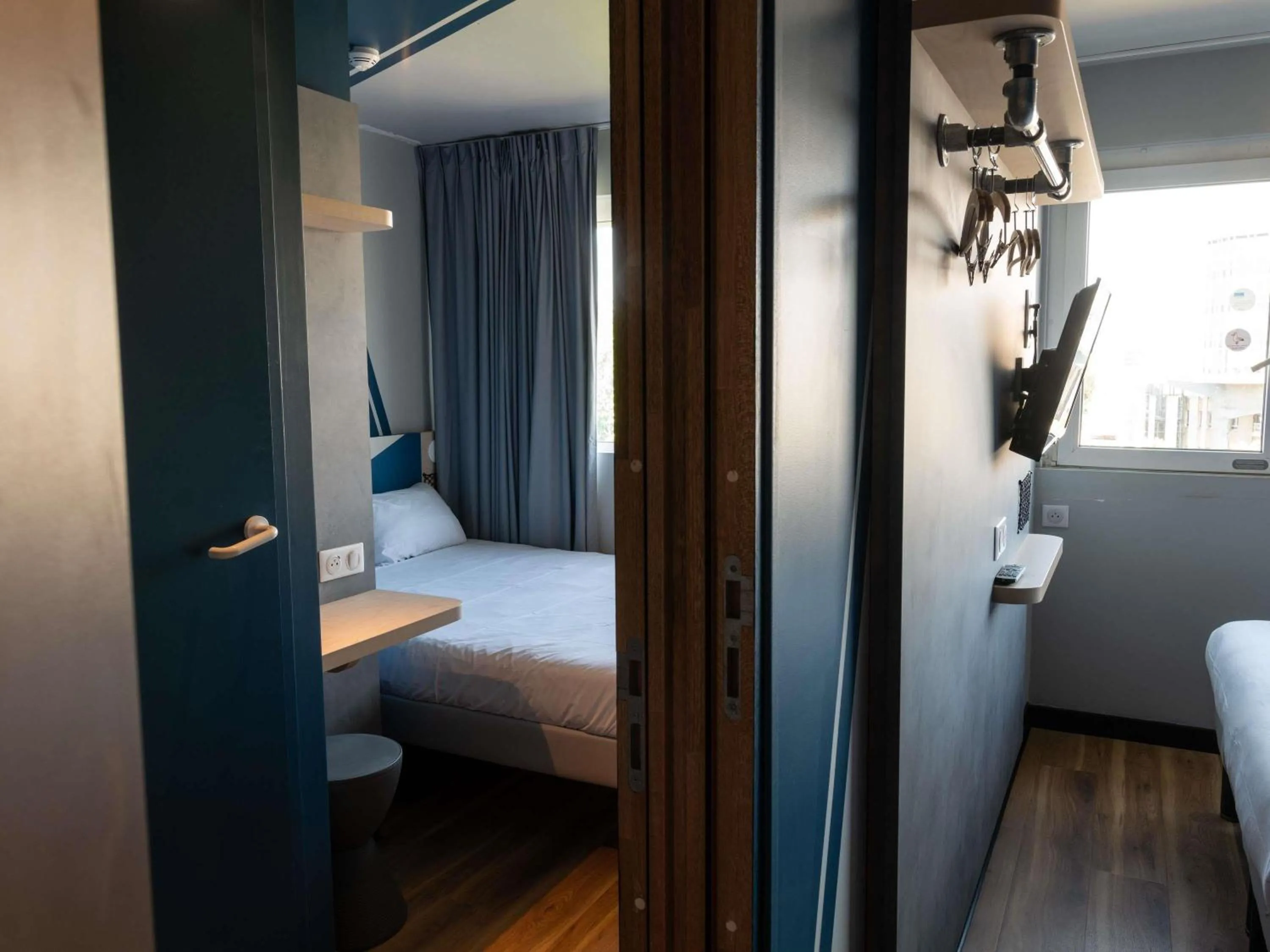 Bedroom, Bed in Ibis Budget Saint Malo Centre