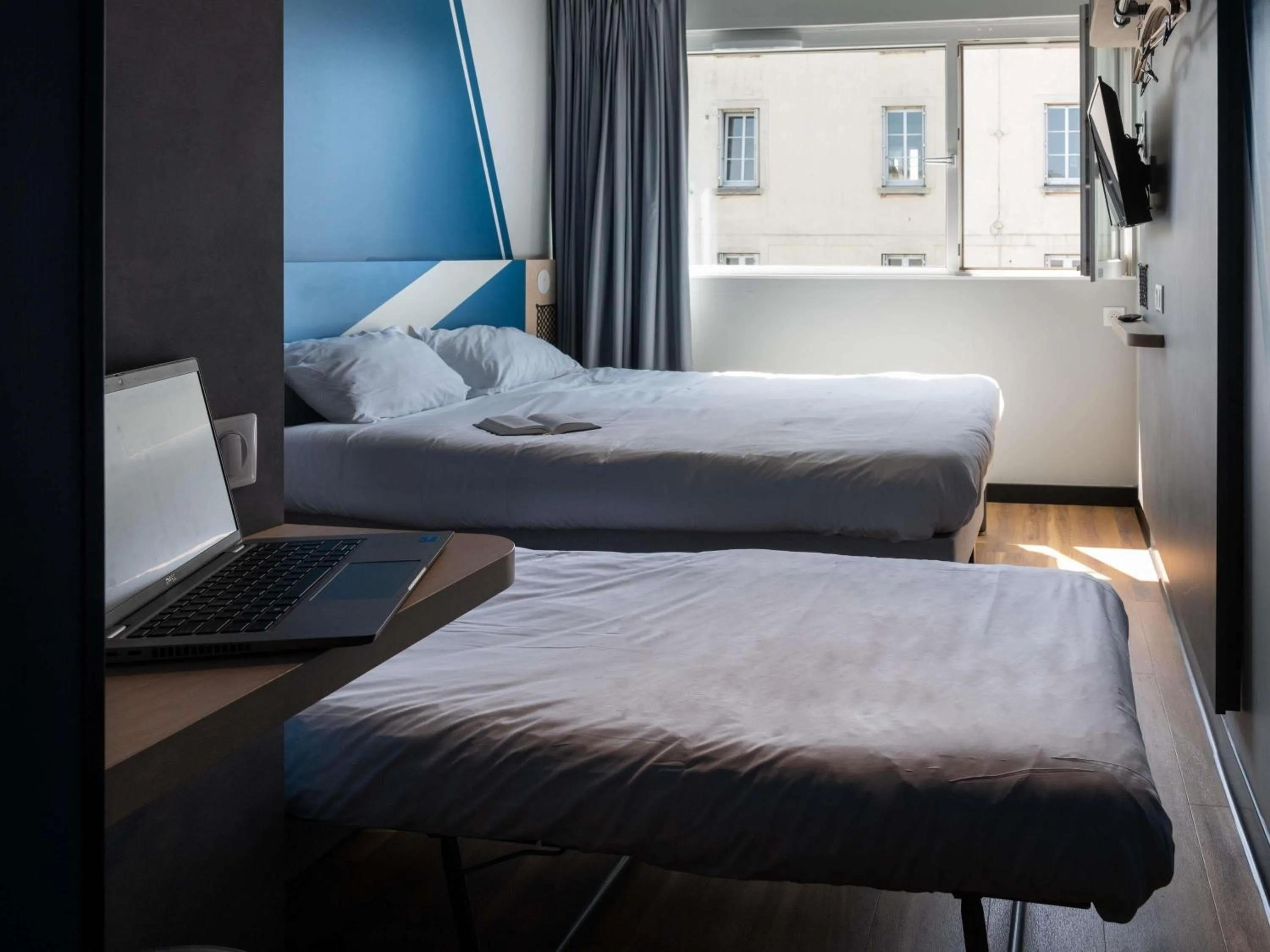 Bedroom, Bed in Ibis Budget Saint Malo Centre