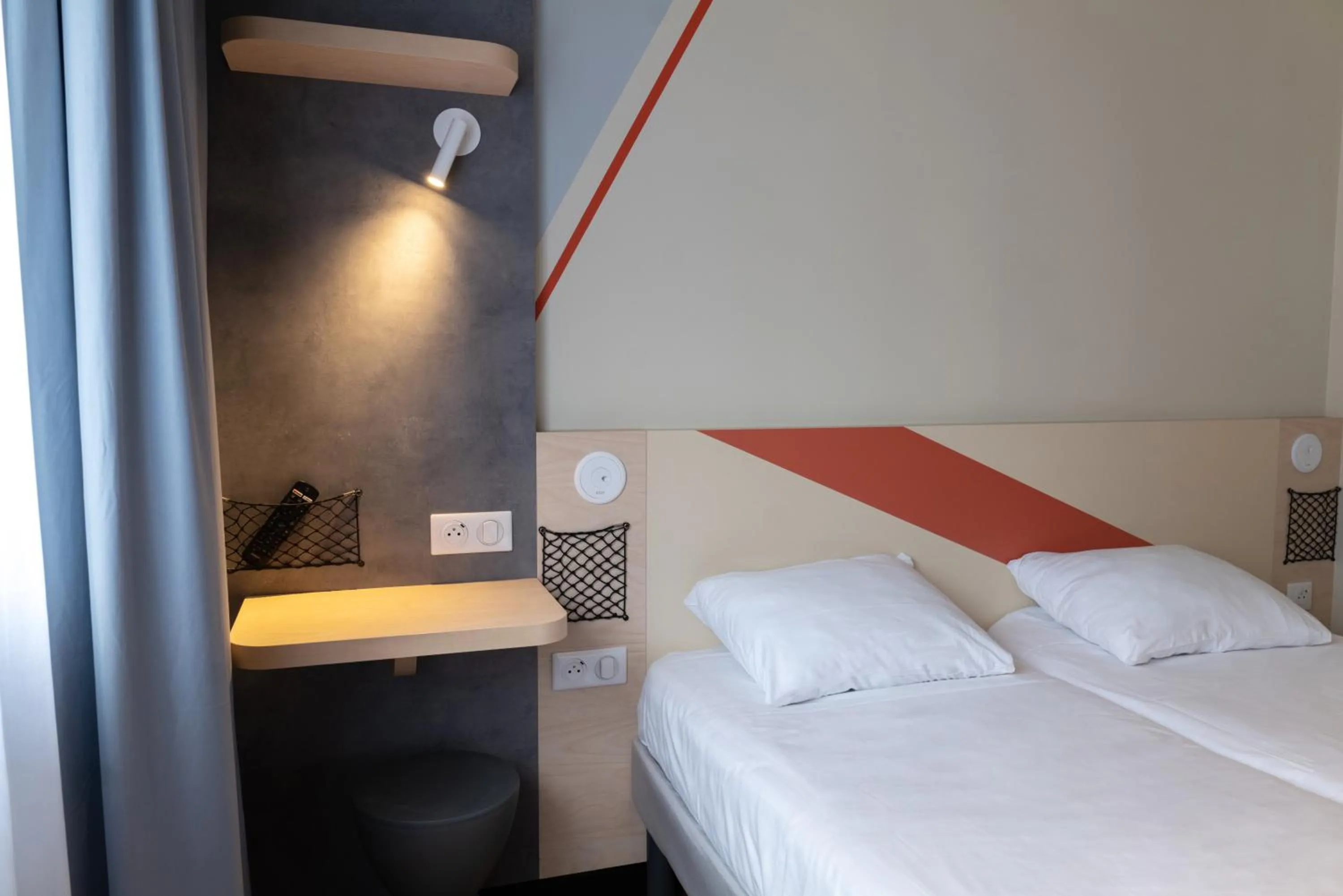 Bed in Ibis Budget Saint Malo Centre