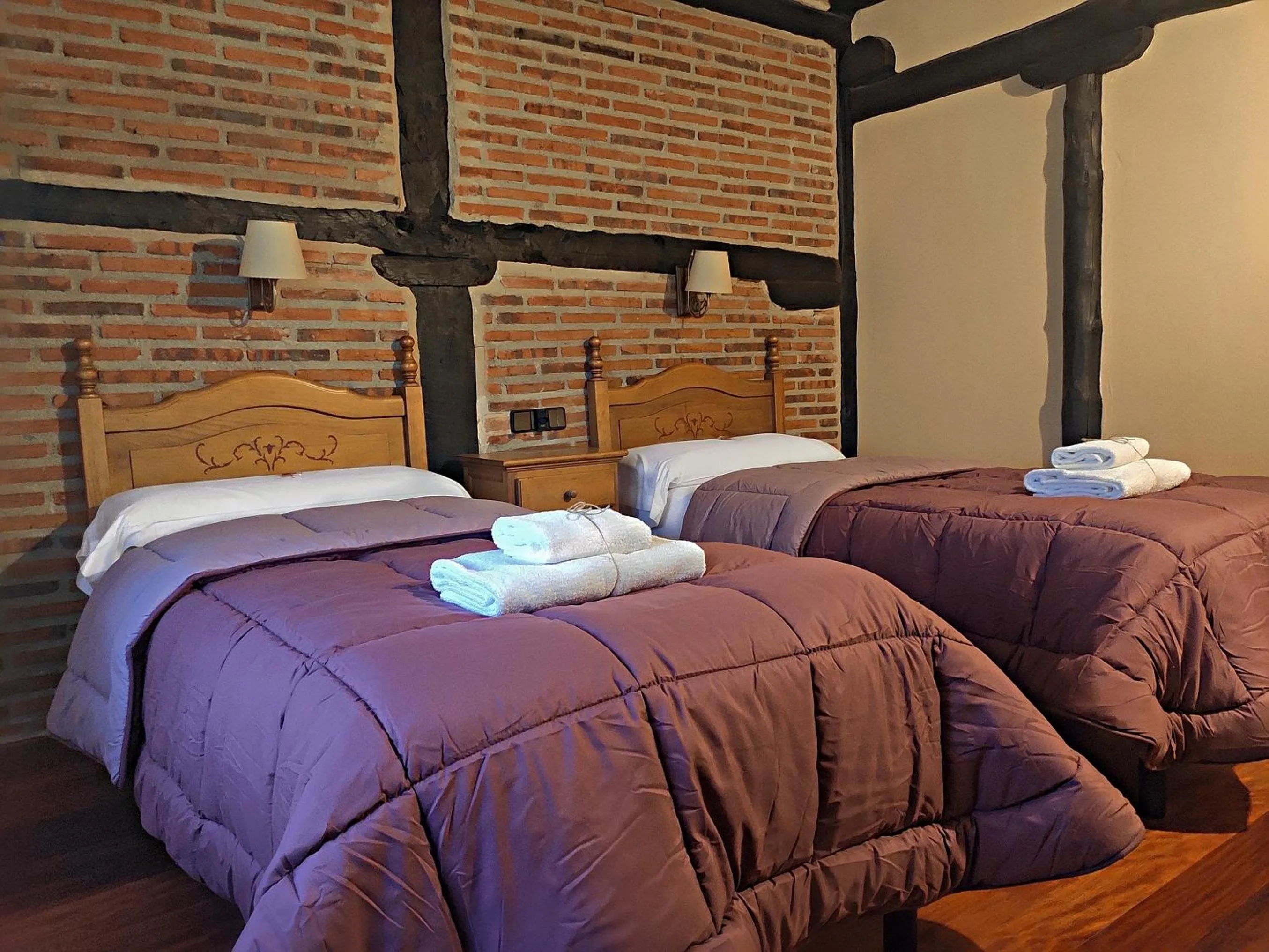 Twin Room with Balcony in Posada de Candelario