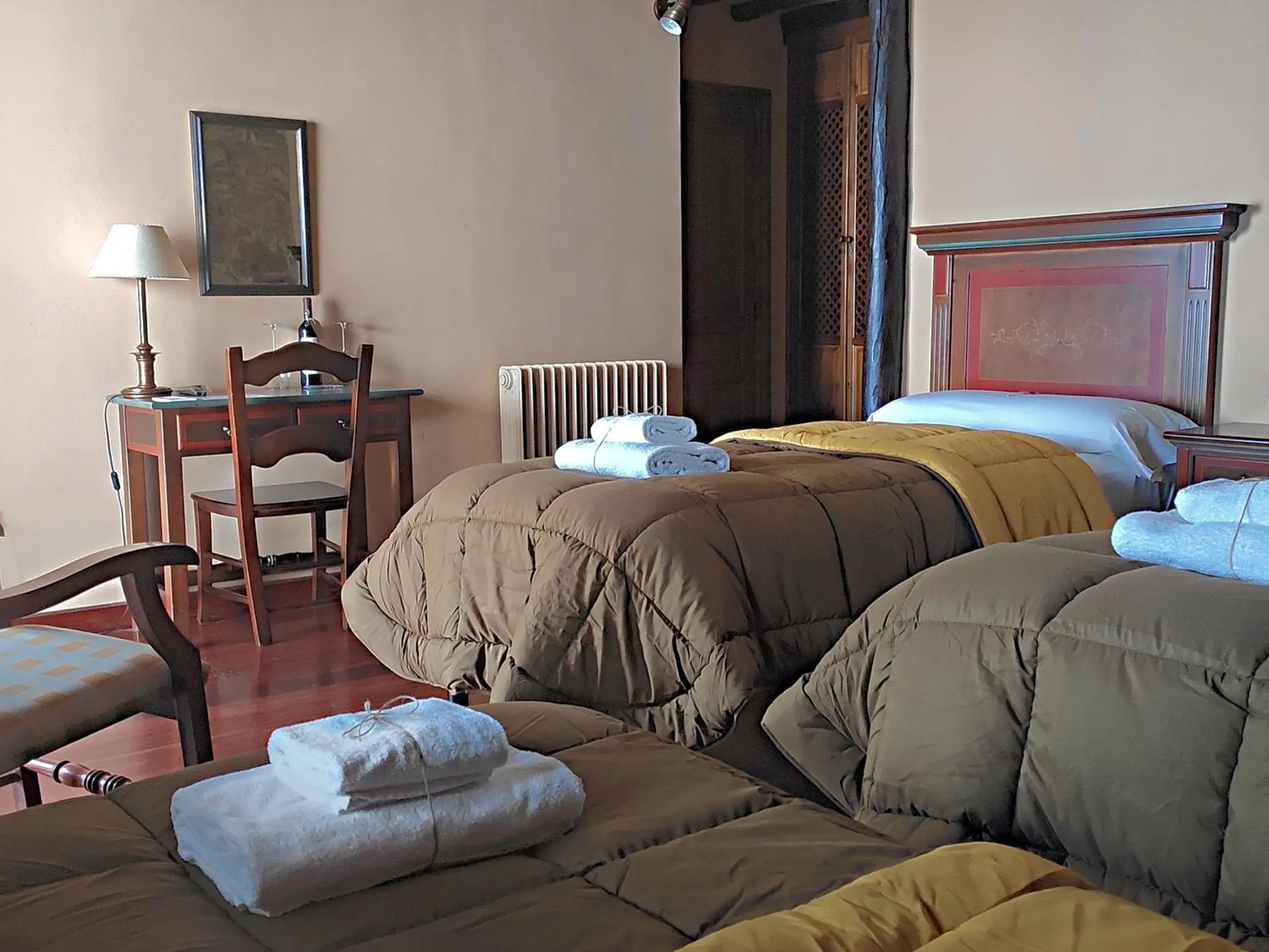 Triple Room with Balcony in Posada de Candelario Triple Room with Balcony in Posada de Candelario
