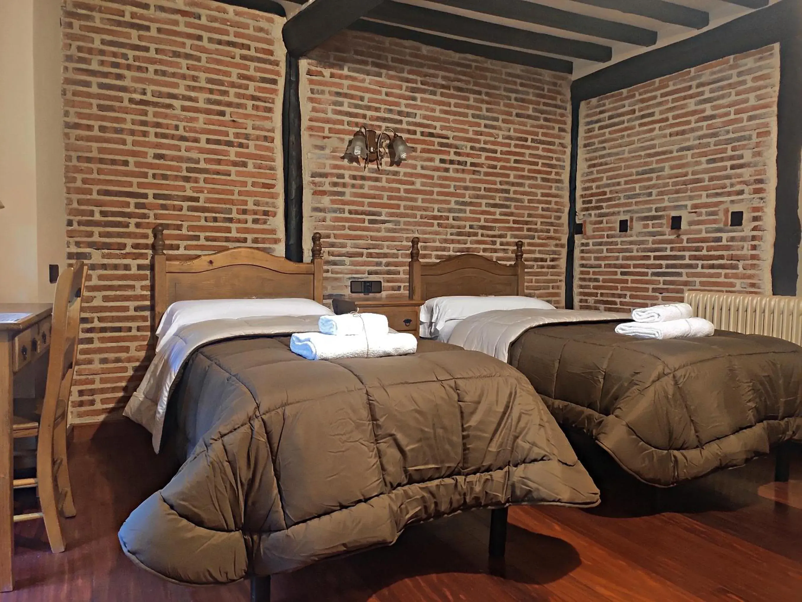 Twin Room in Posada de Candelario Twin Room in Posada de Candelario