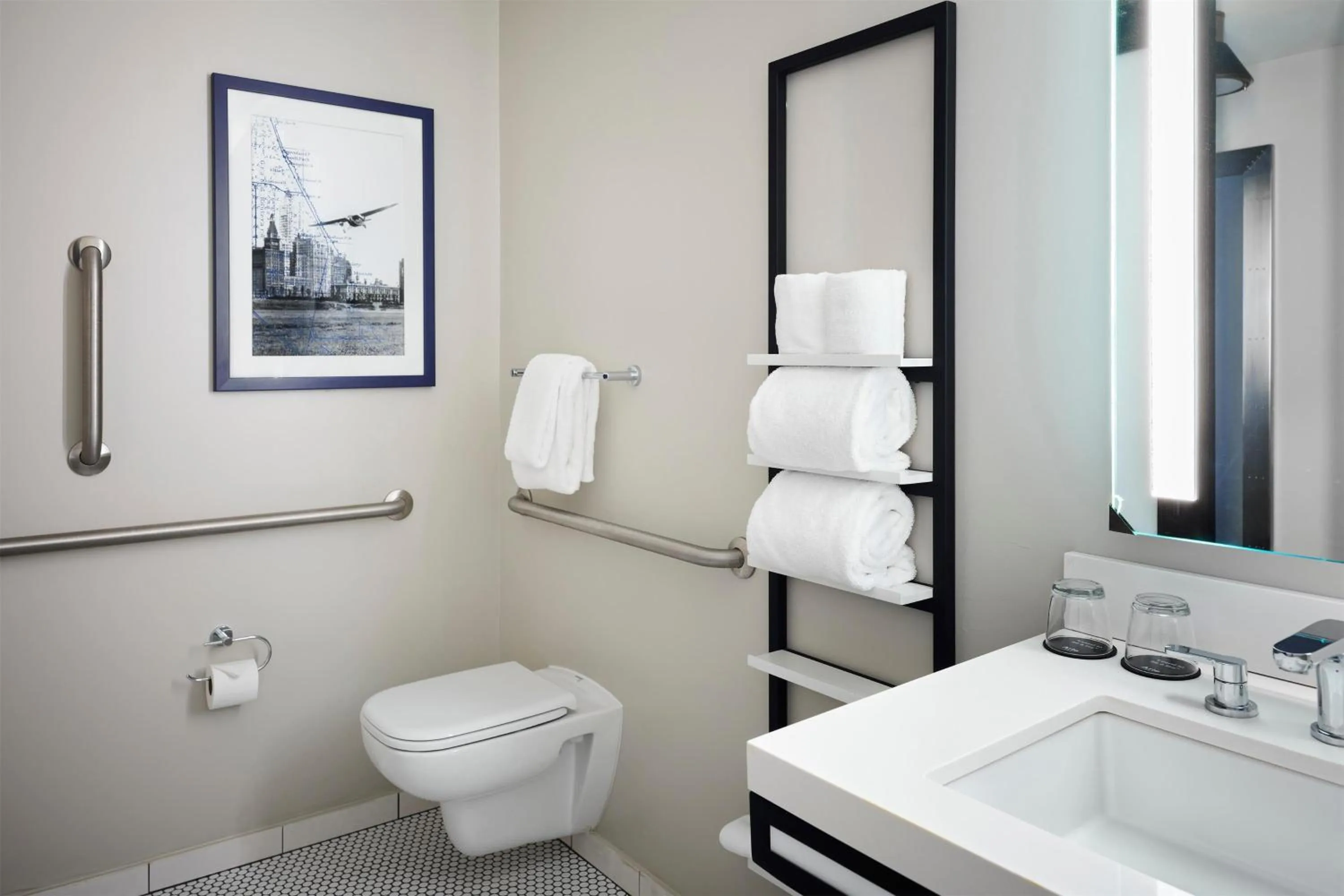 Bathroom in Arlo Chicago