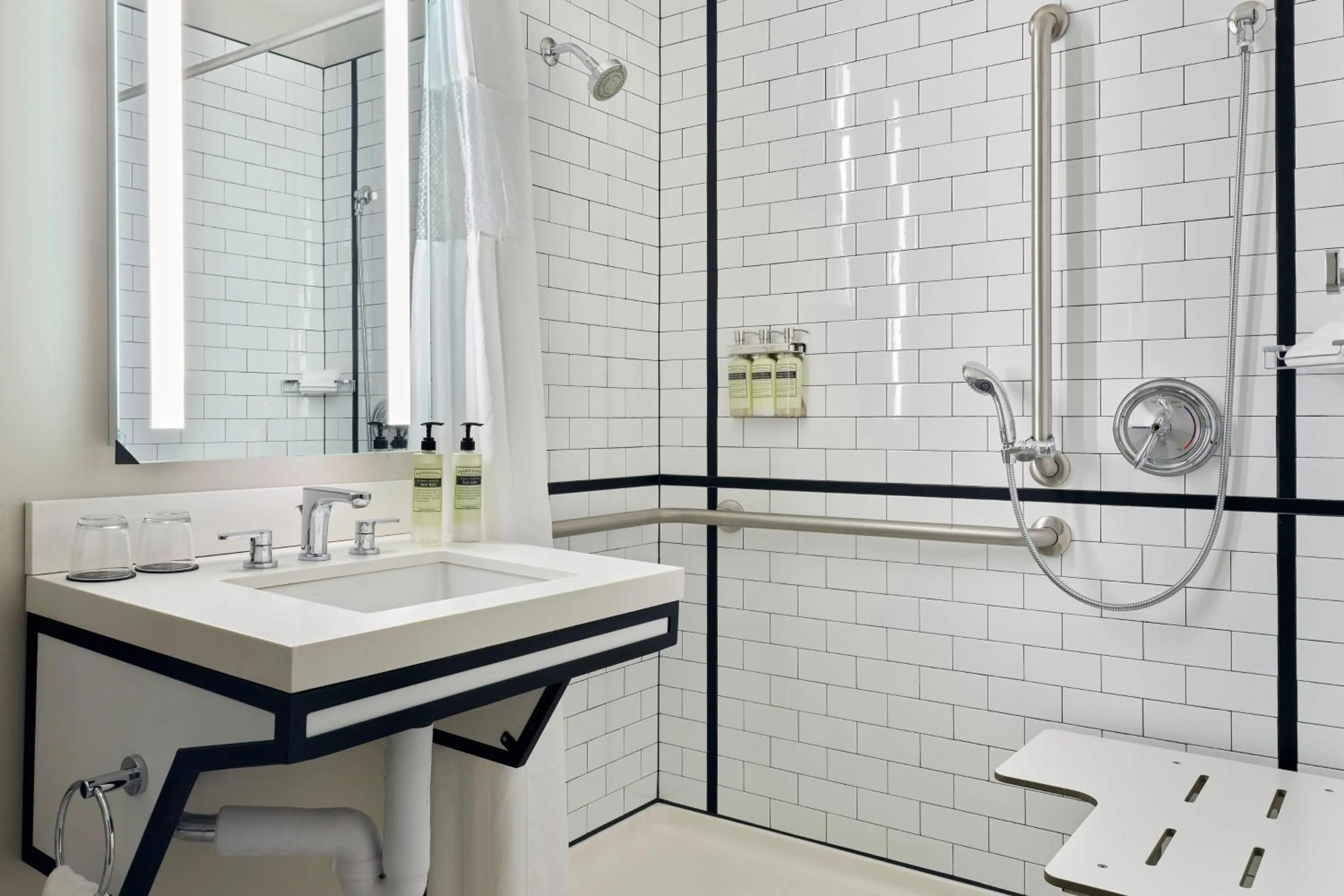 Bathroom in Arlo Chicago