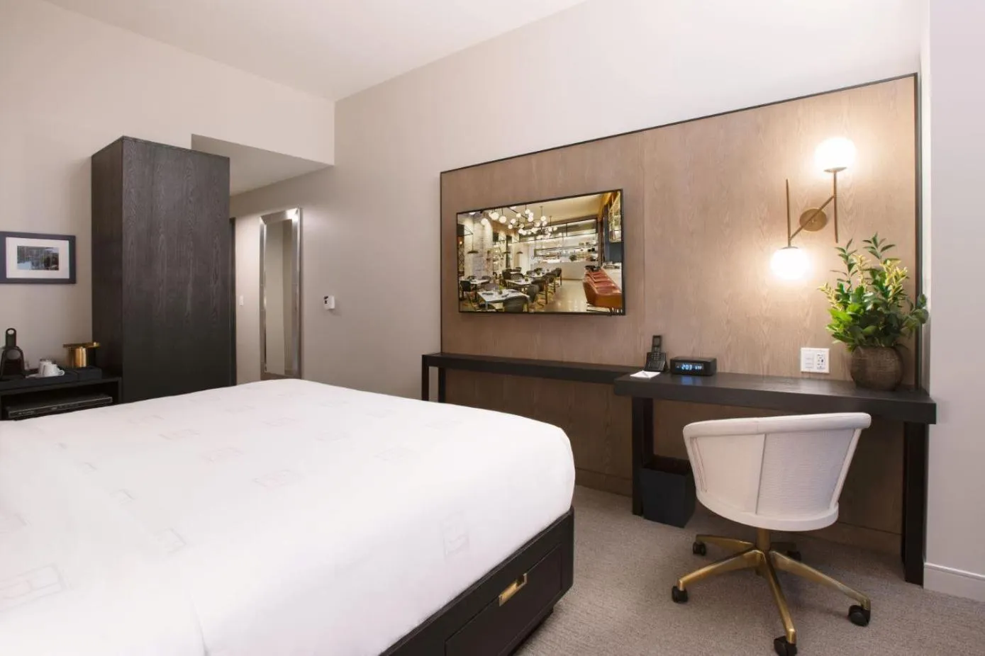 Bedroom, Bed in Arlo Chicago