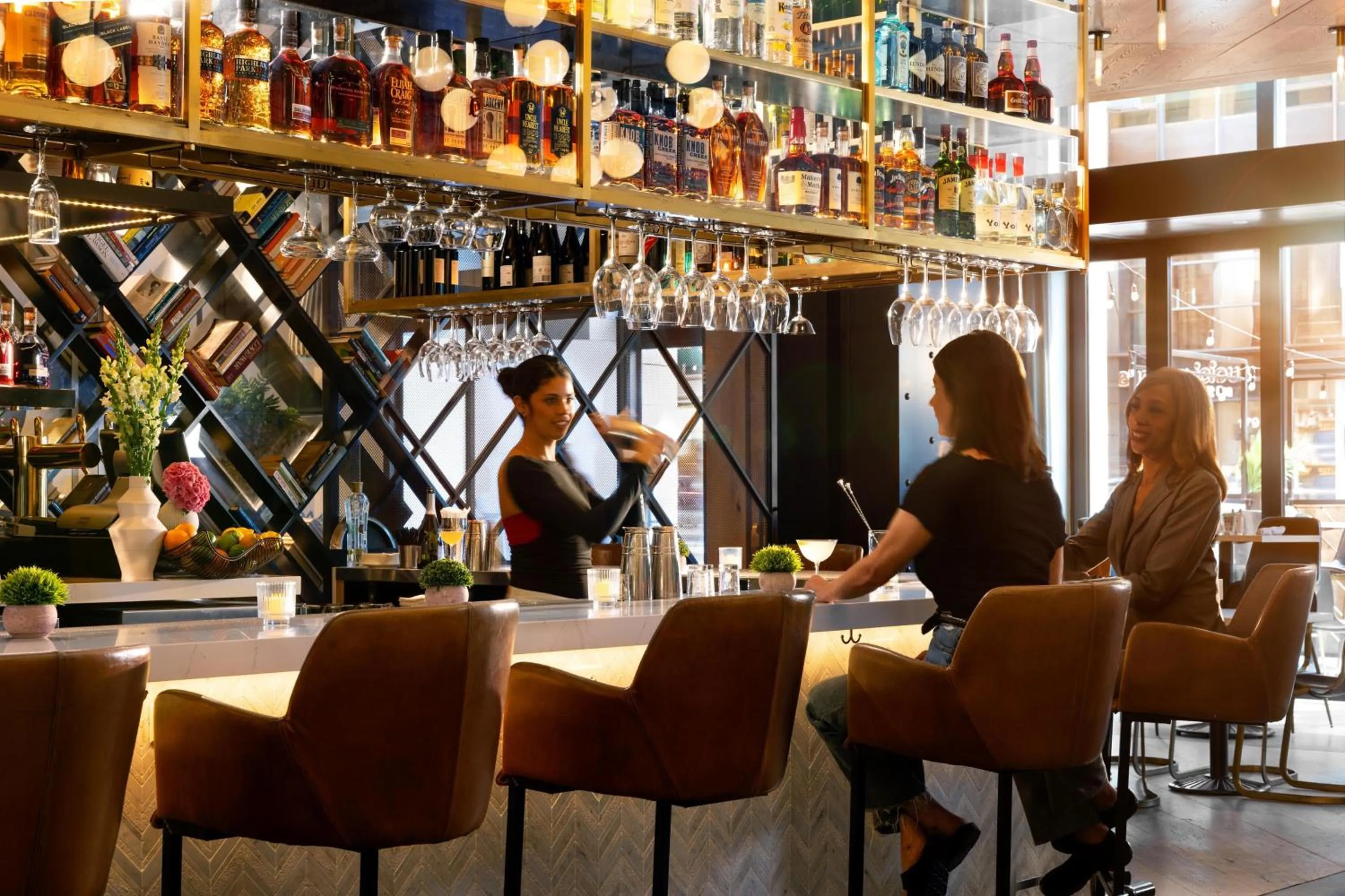 Lounge or bar in Arlo Chicago