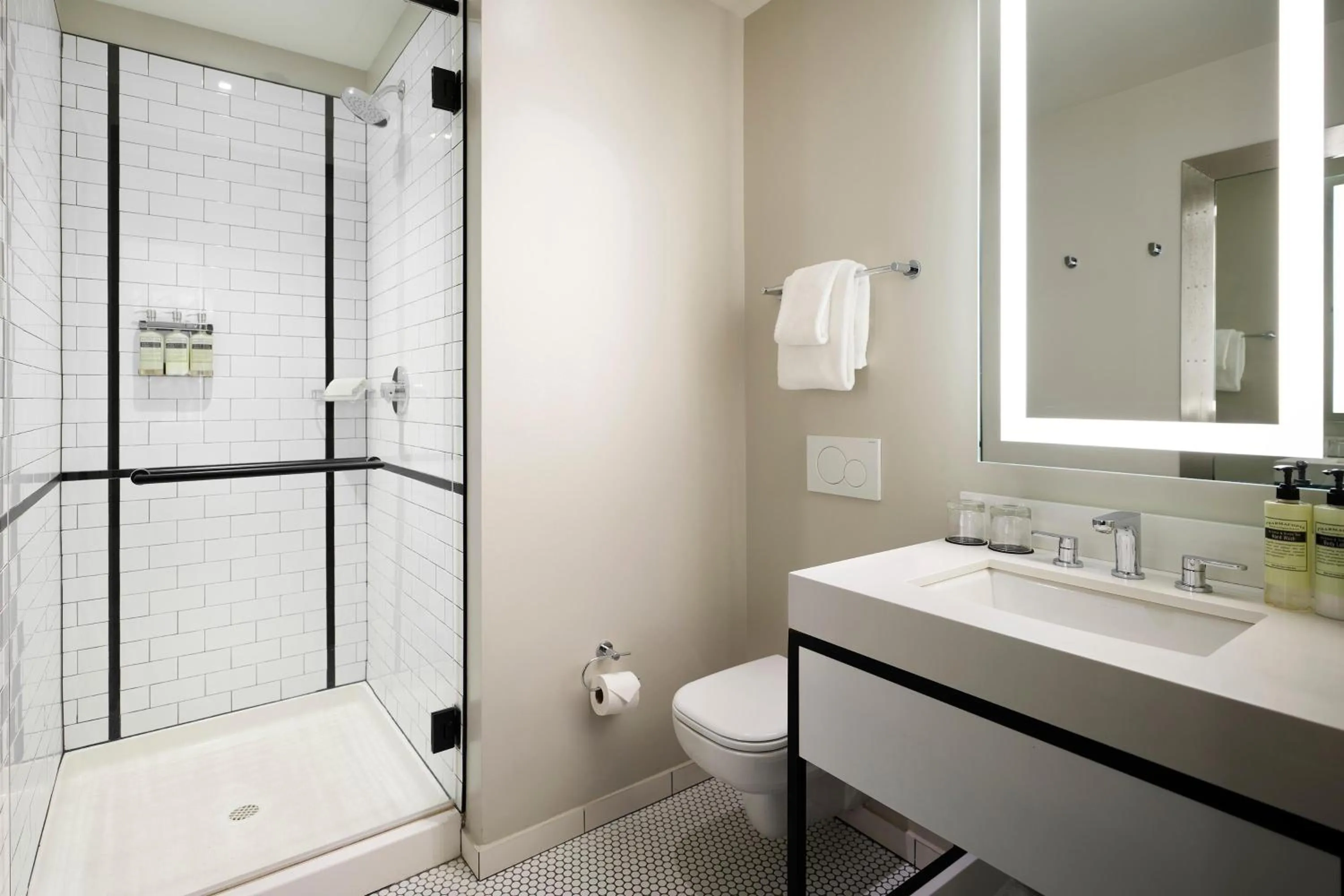 Bathroom in Arlo Chicago