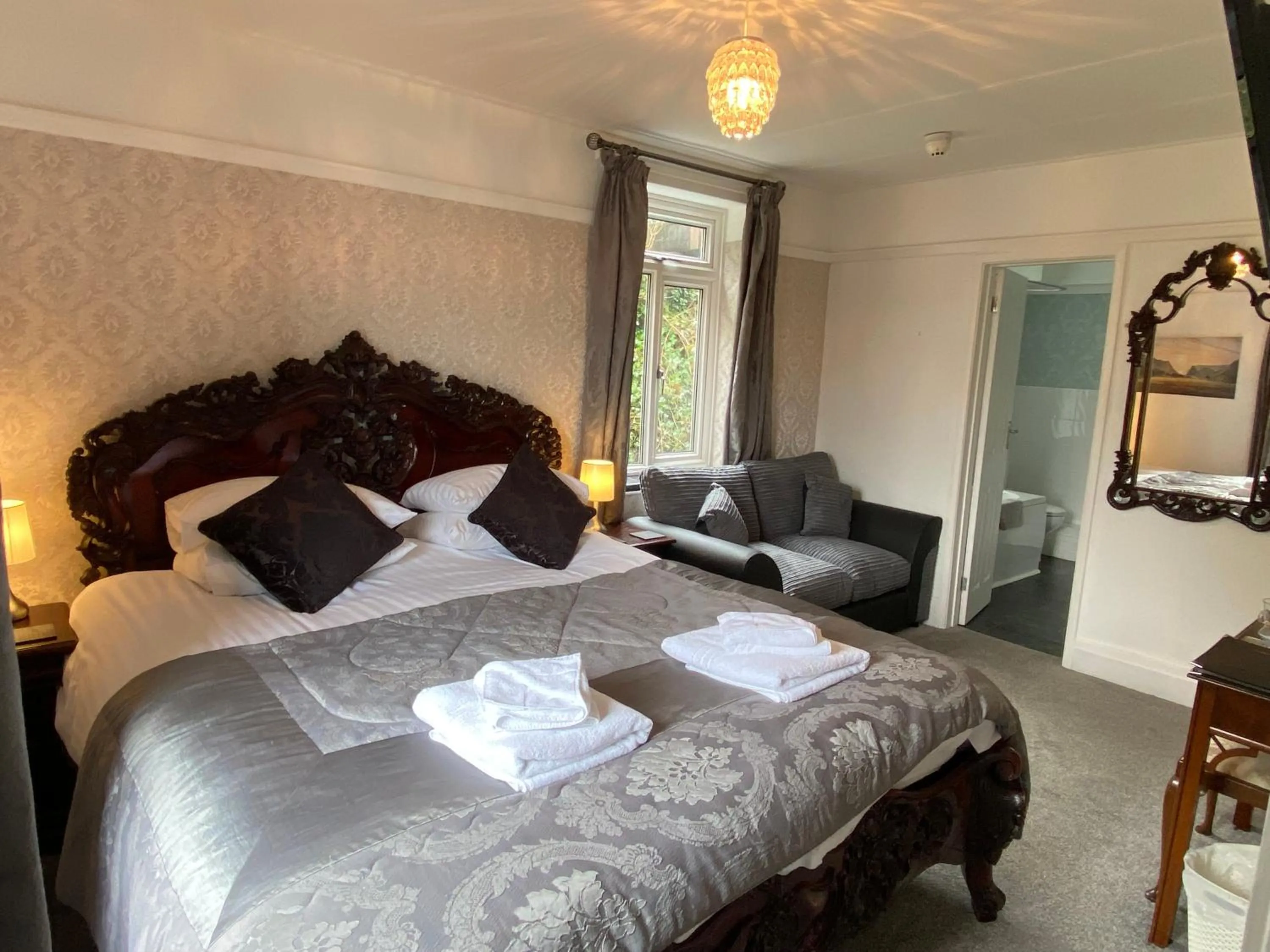 Bedroom, Bed in The North Cliff Hotel