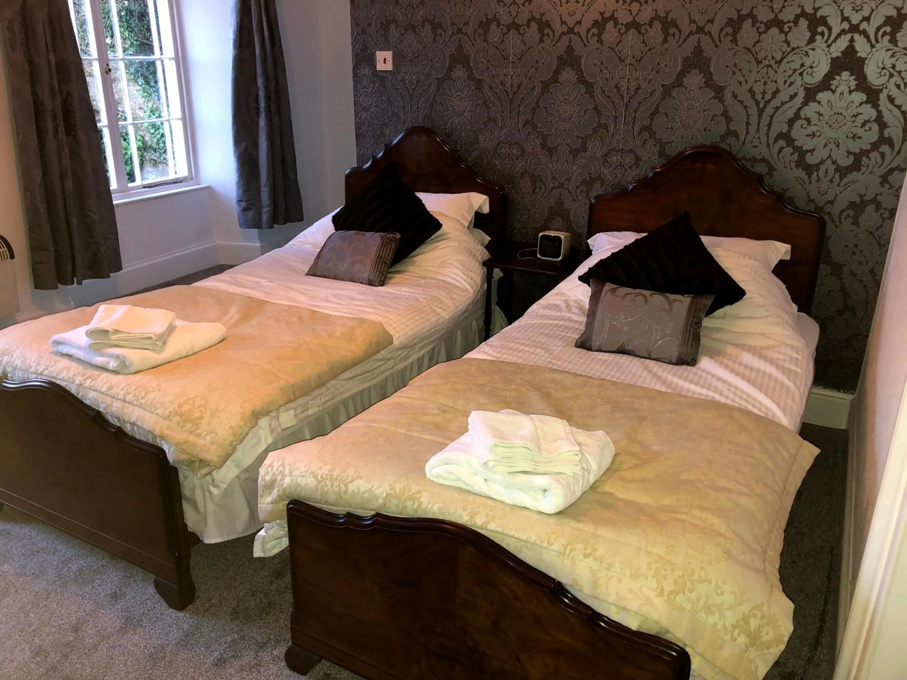 Bedroom, Bed in The North Cliff Hotel