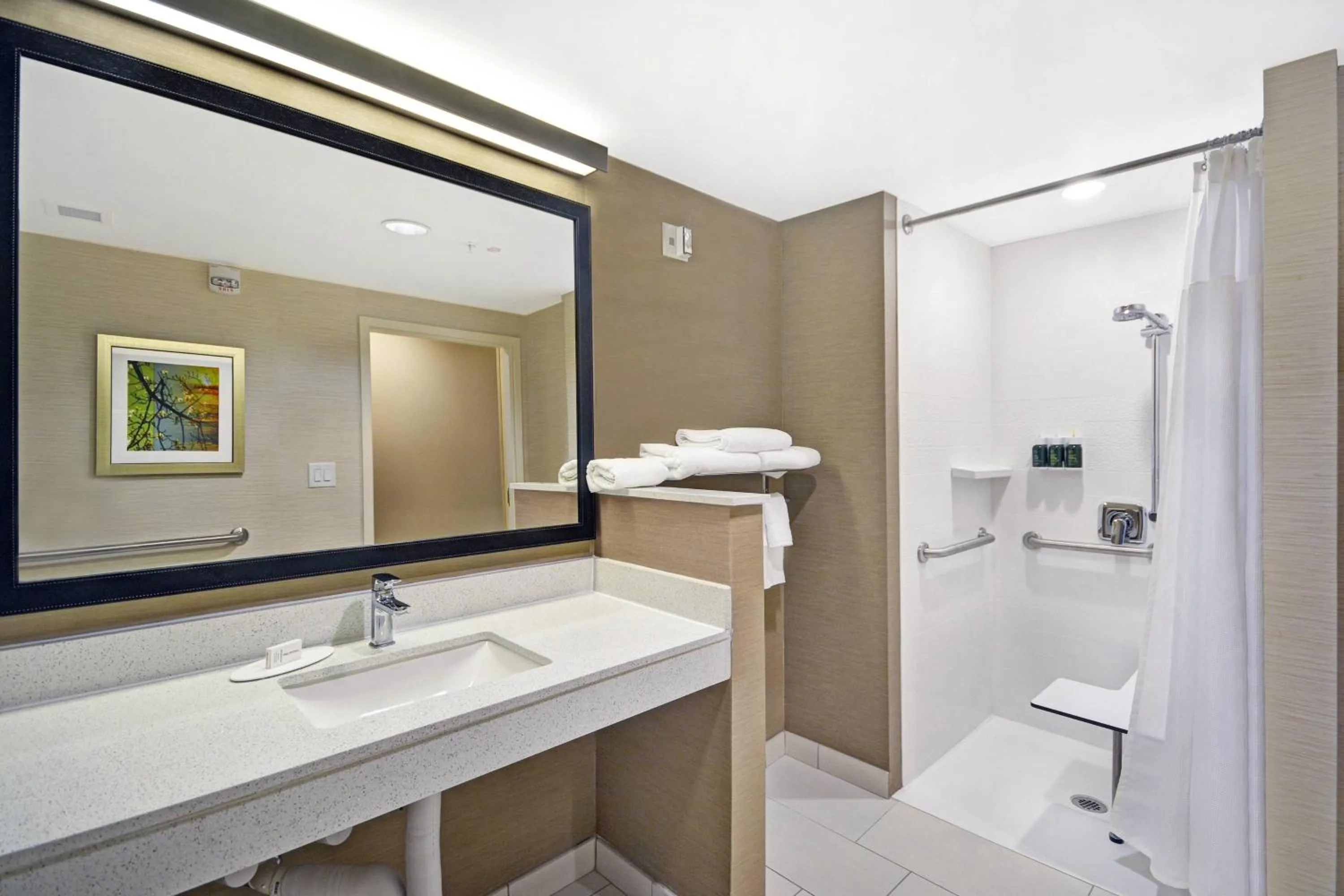 Bathroom in Fairfield Inn & Suites by Marriott Savannah SW/Richmond Hill