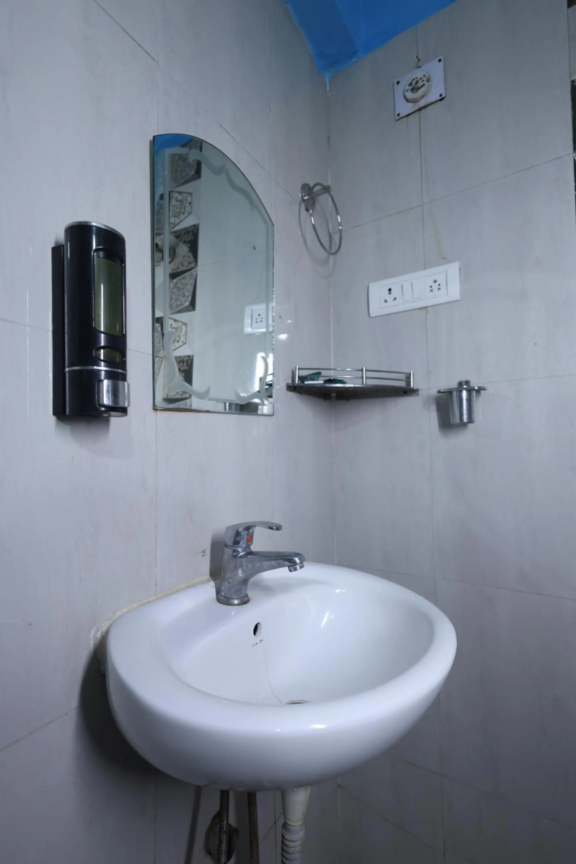 Bathroom in Hotel Anand LOK