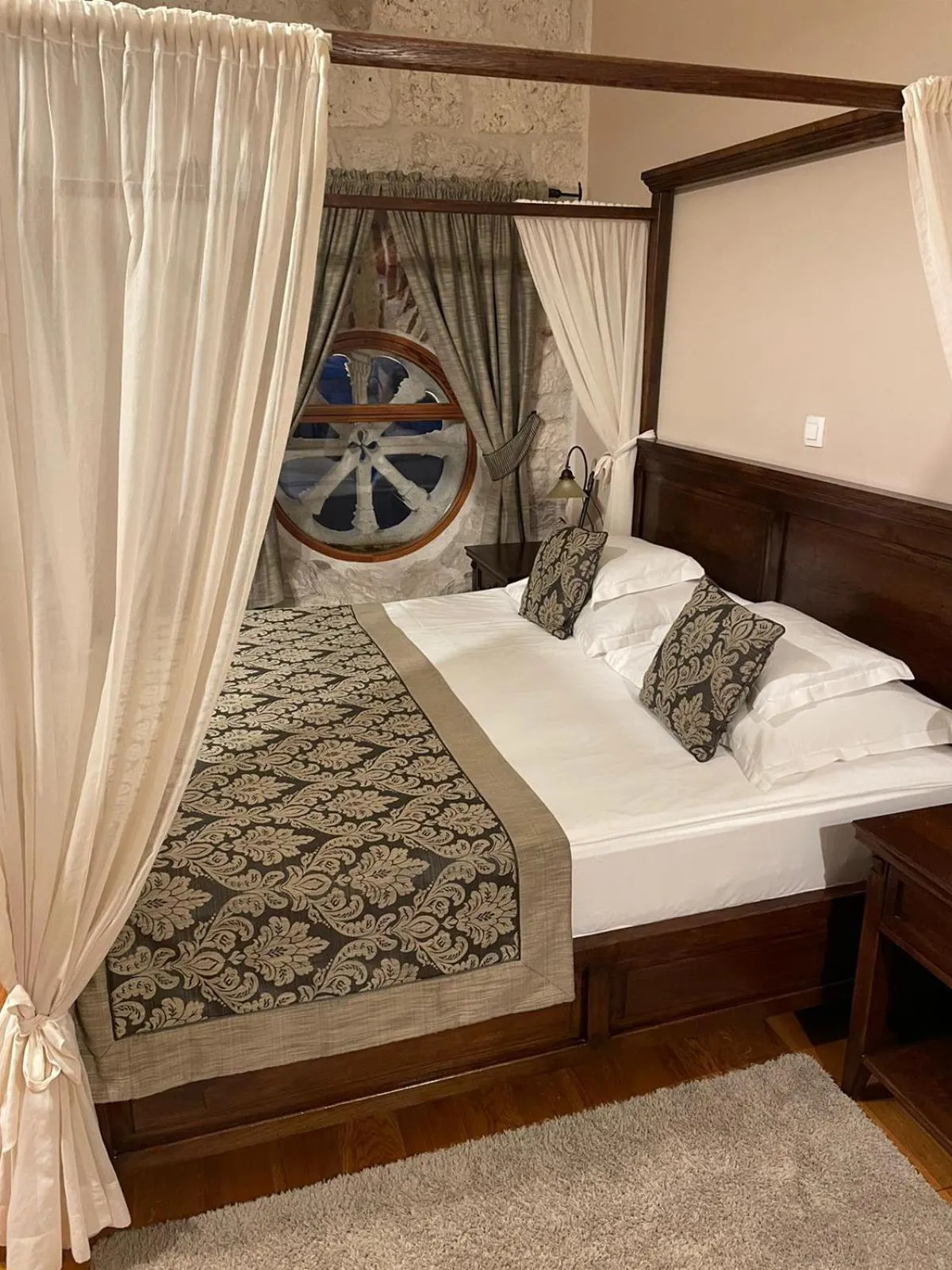 Bed in Heritage Boutique Hotel Adriatic-Adults only