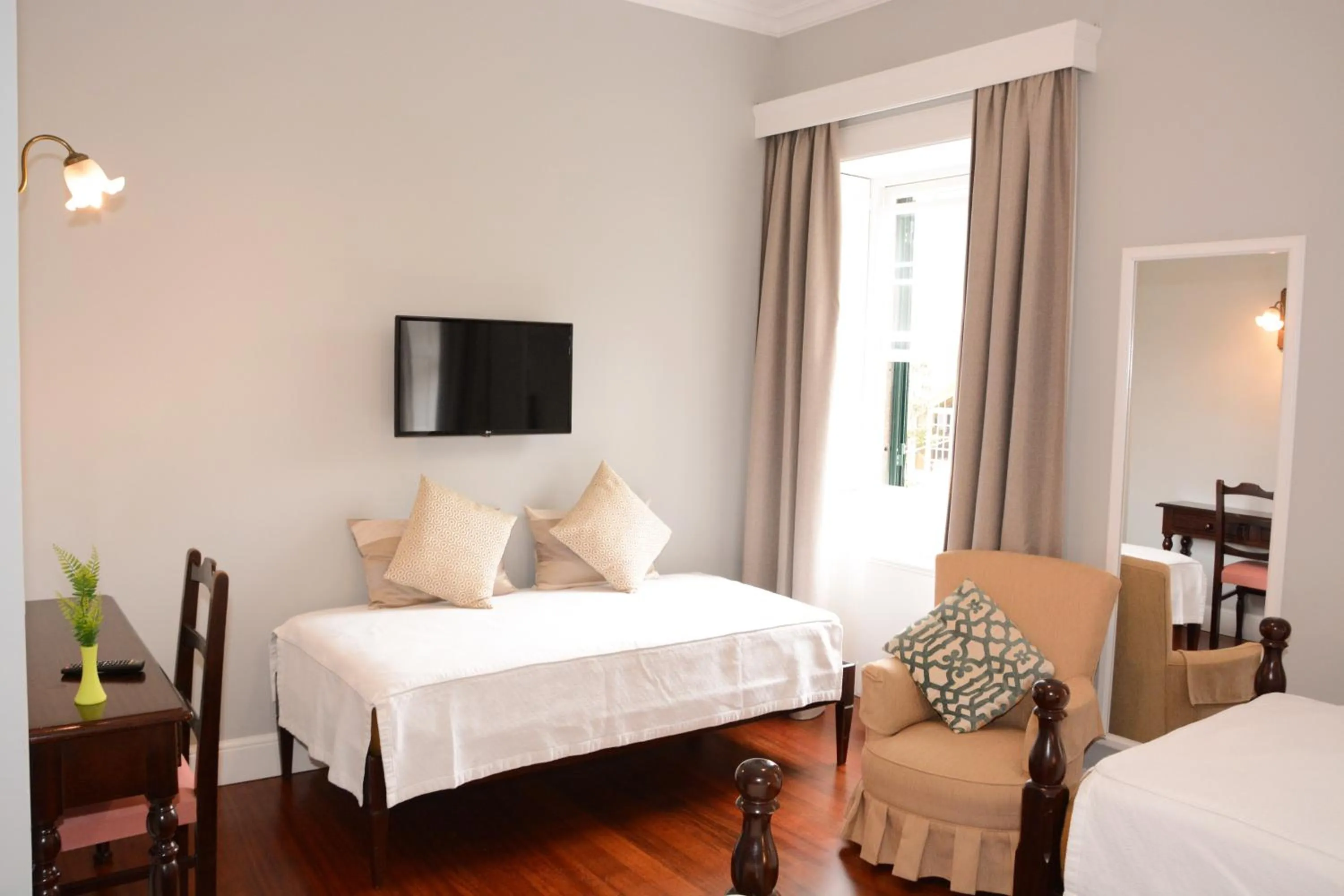 Seating area, Bed in Solar de Boaventura