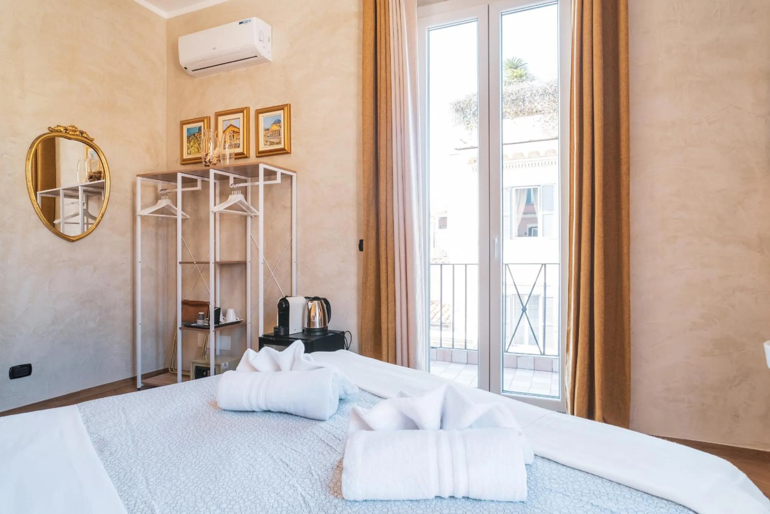 Bed in Golden Rooms Piazza di Spagna