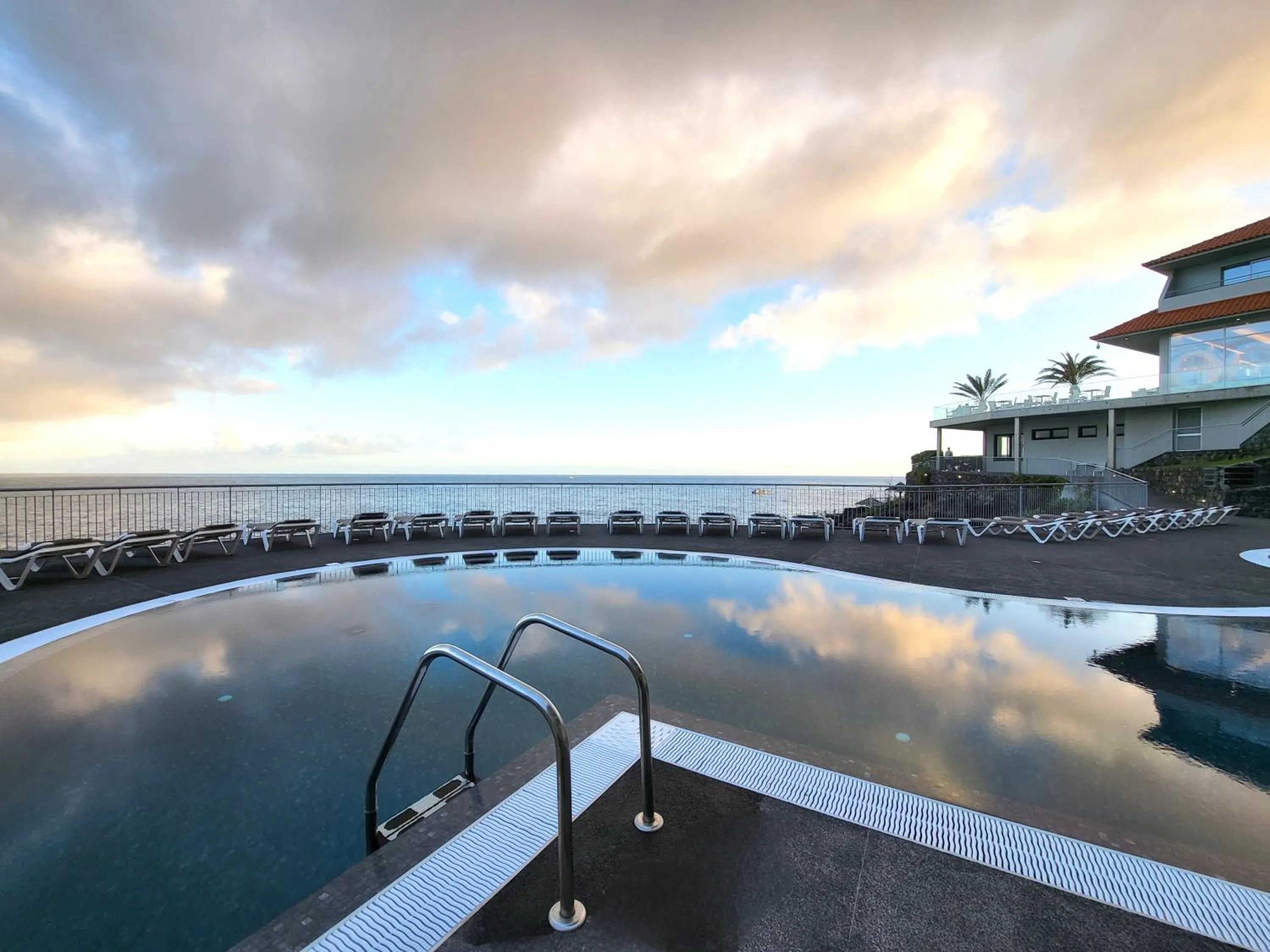 Swimming pool in Hotel Royal Orchid