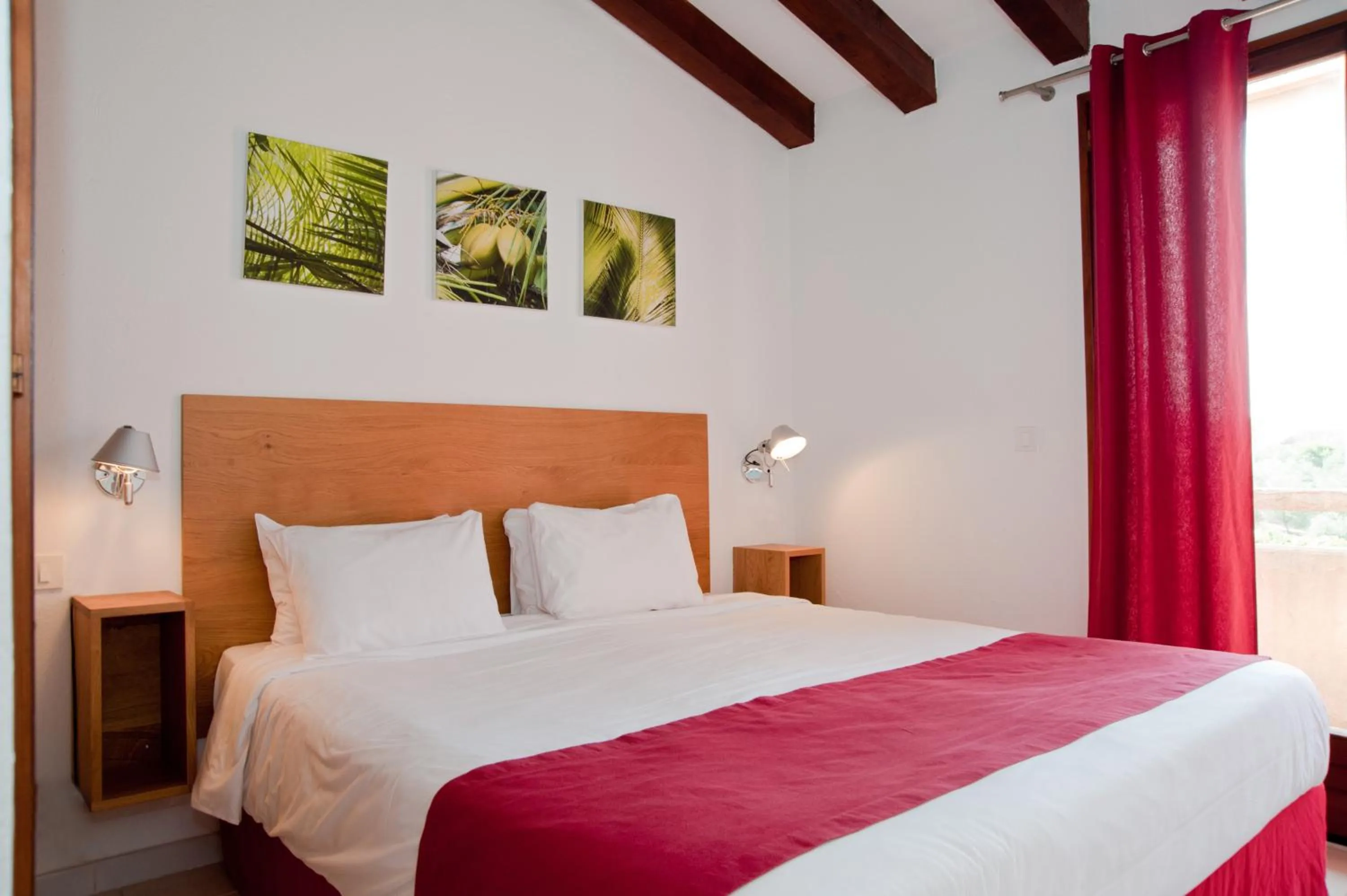 Bed in Domaine Santa Giulia Palace