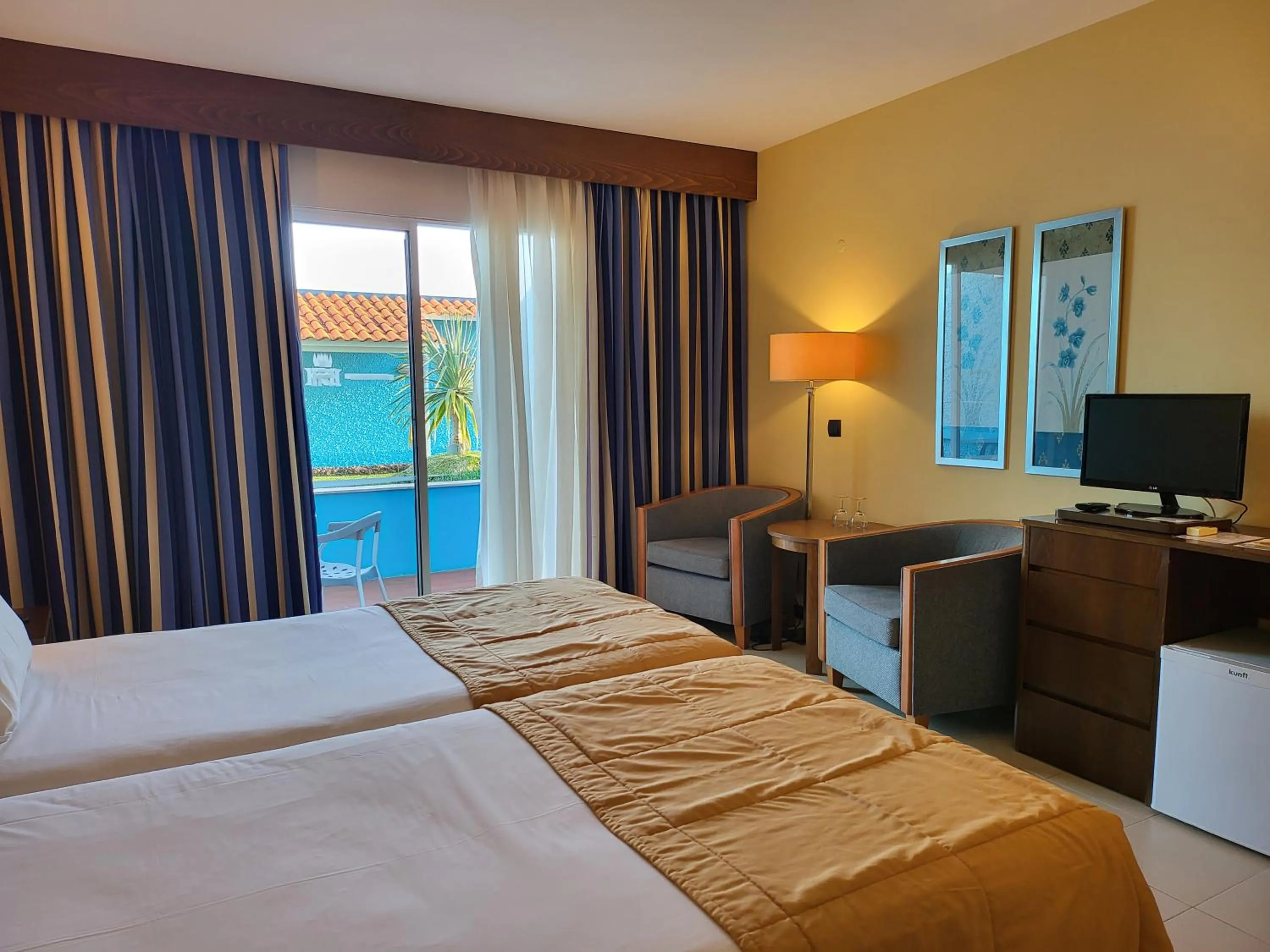 Bedroom, Bed in Hotel Roca Mar