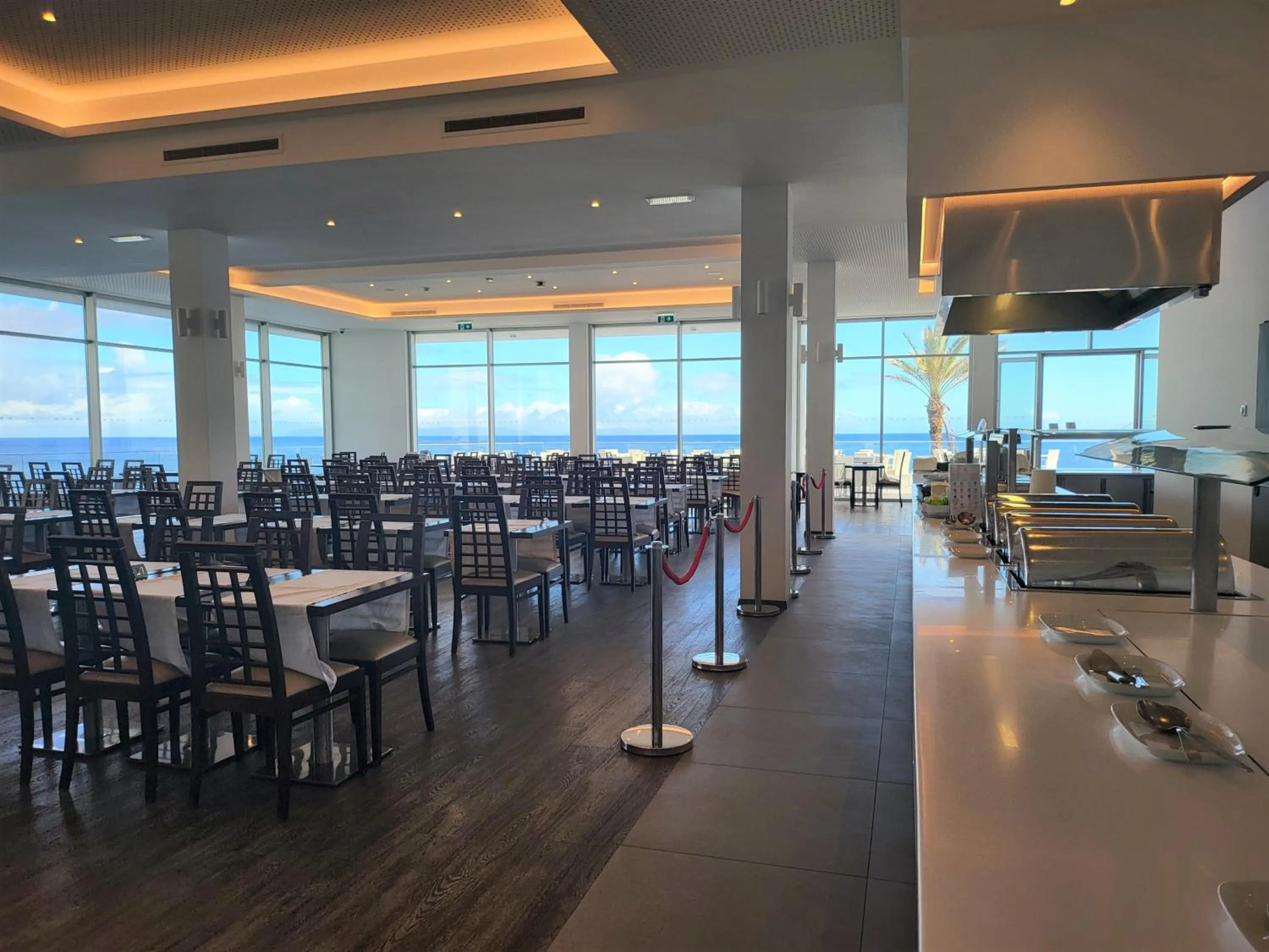 Restaurant/places to eat in Hotel Roca Mar