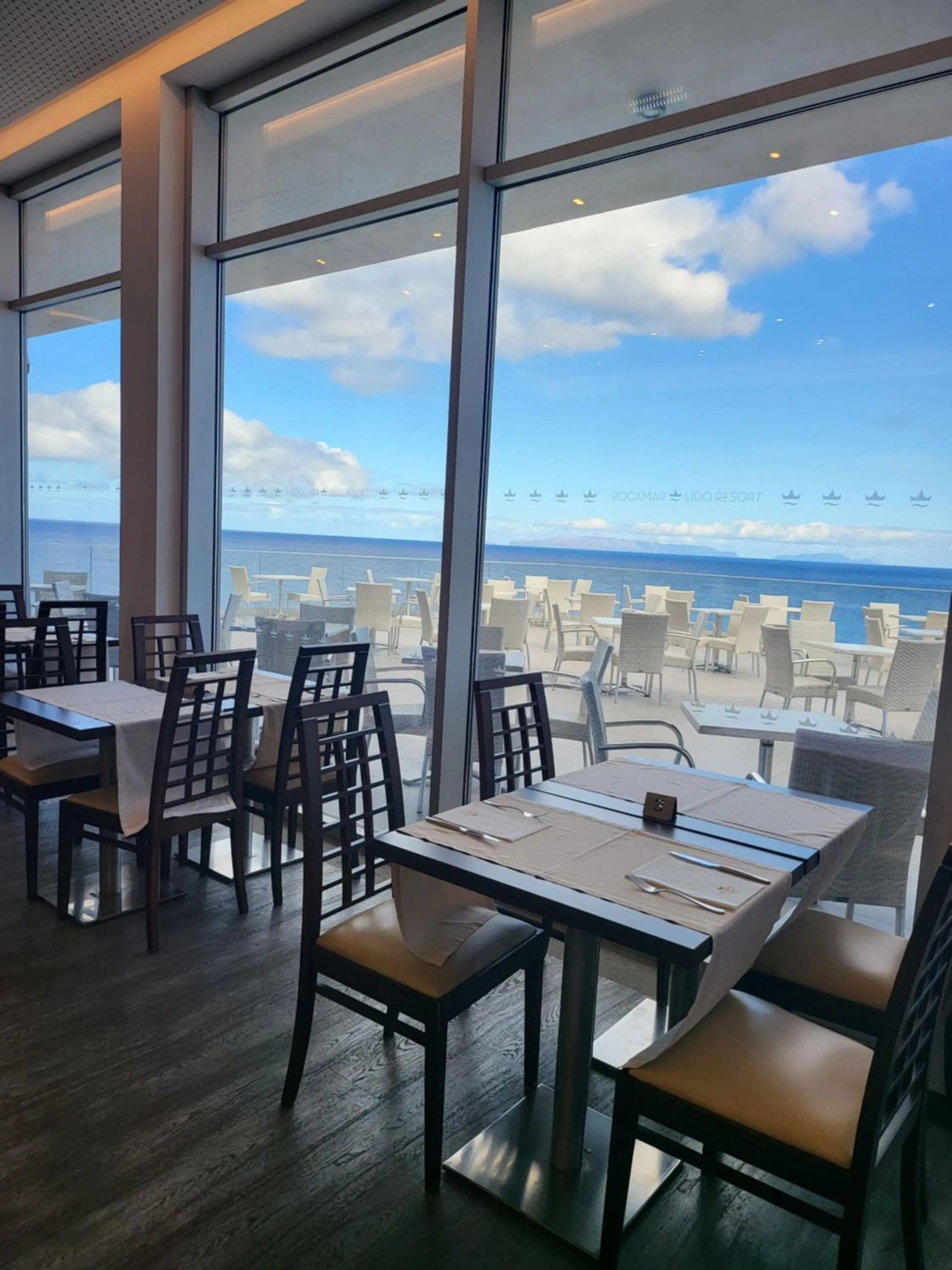 Restaurant/places to eat in Hotel Roca Mar