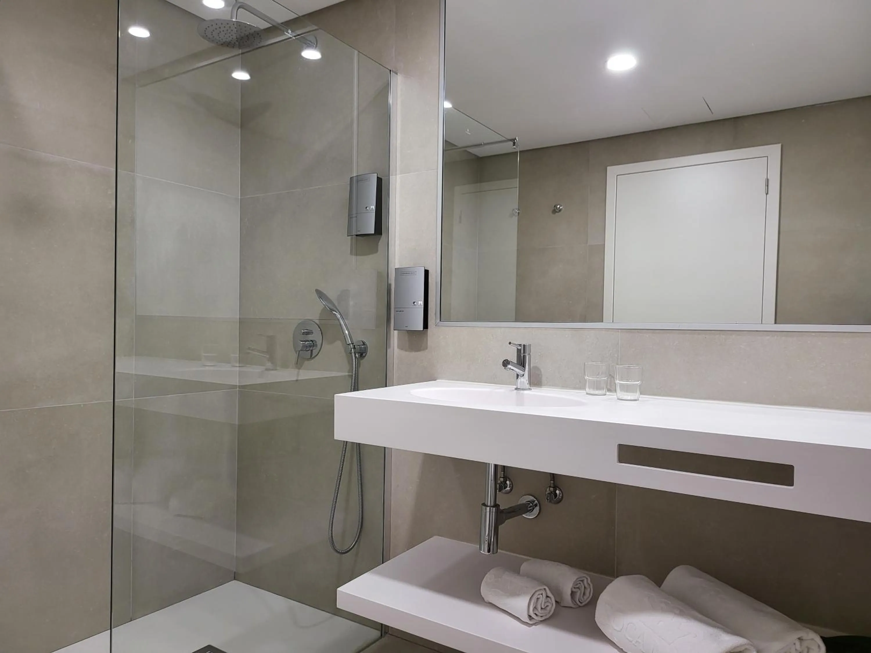 Bedroom in Hotel Roca Mar