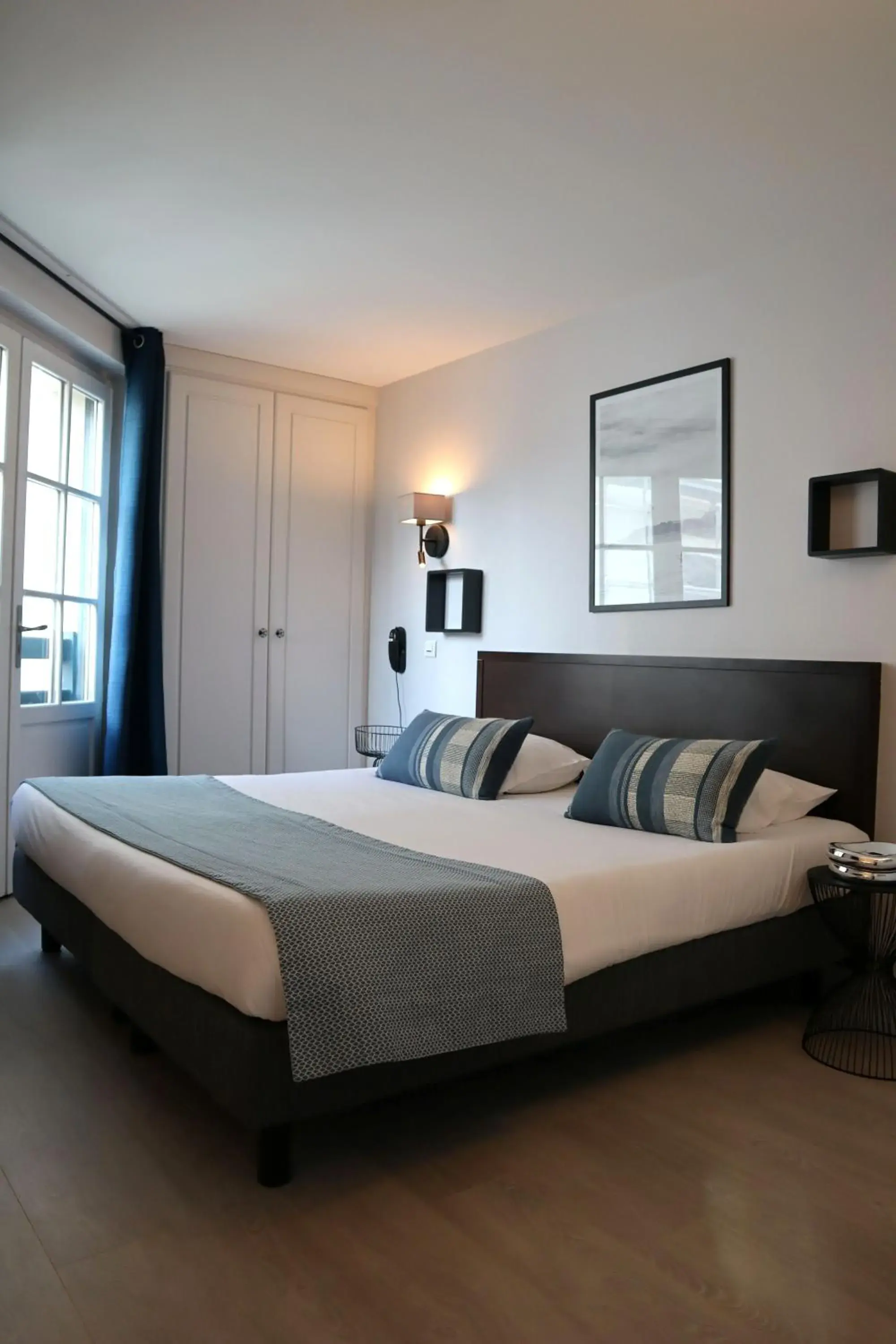 One-Bedroom Apartment with Courtyard View (4 adults) in Hôtel Florida One-Bedroom Apartment with Courtyard View (4 adults) in Hôtel Florida