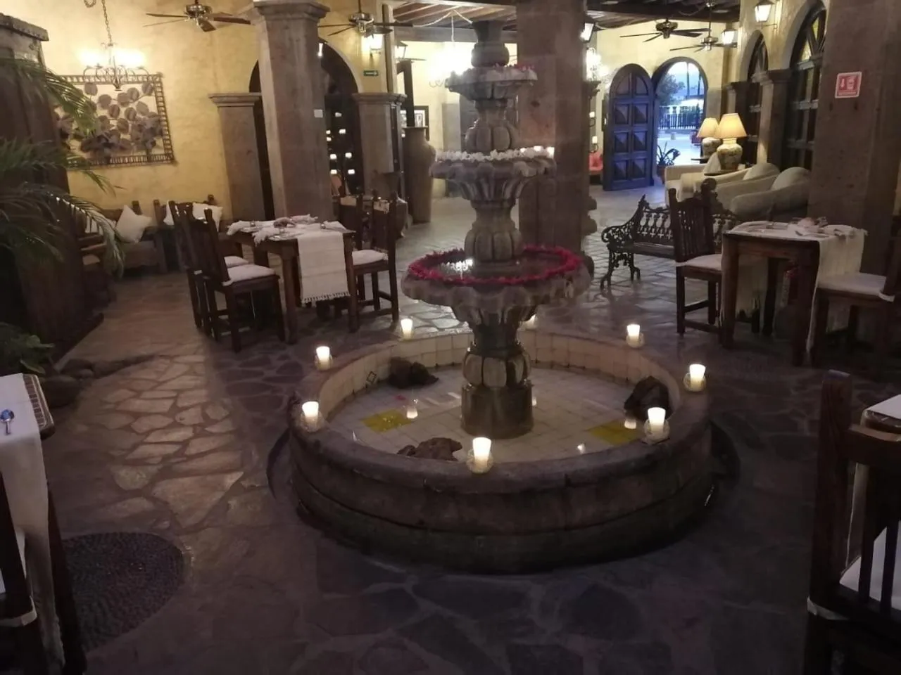 Restaurant/places to eat in Hotel Boutique Posada De Las Flores Loreto