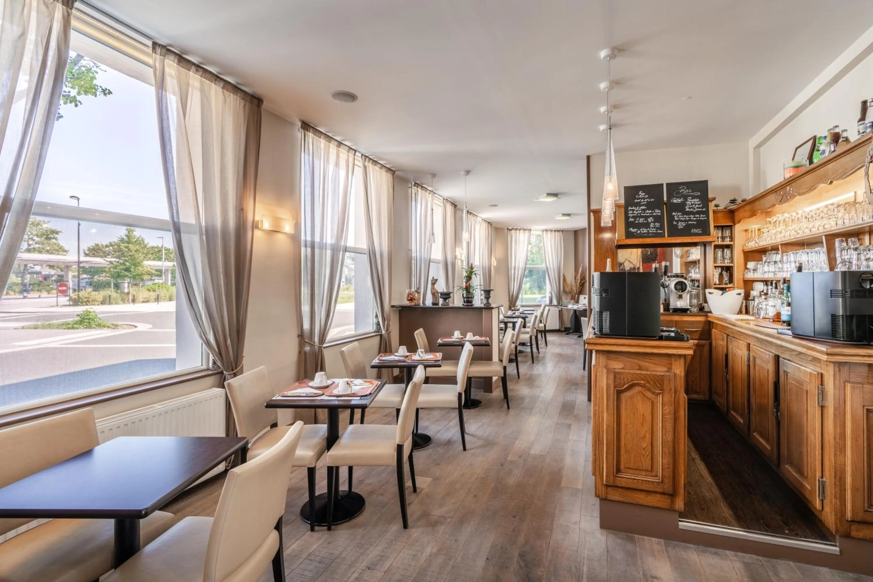 Lounge or bar in Hotel des Ducs