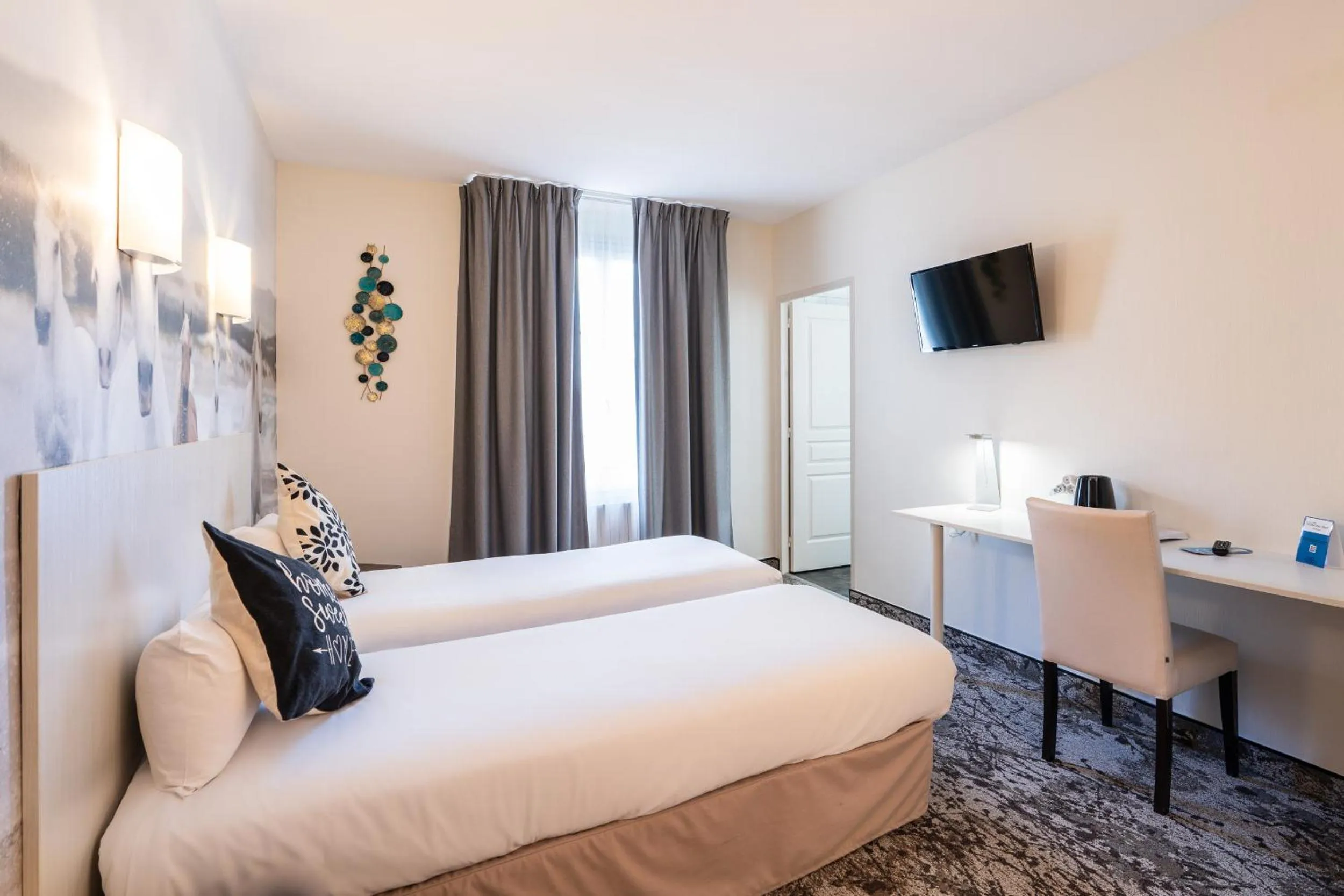 Bedroom, Bed in Hotel des Ducs