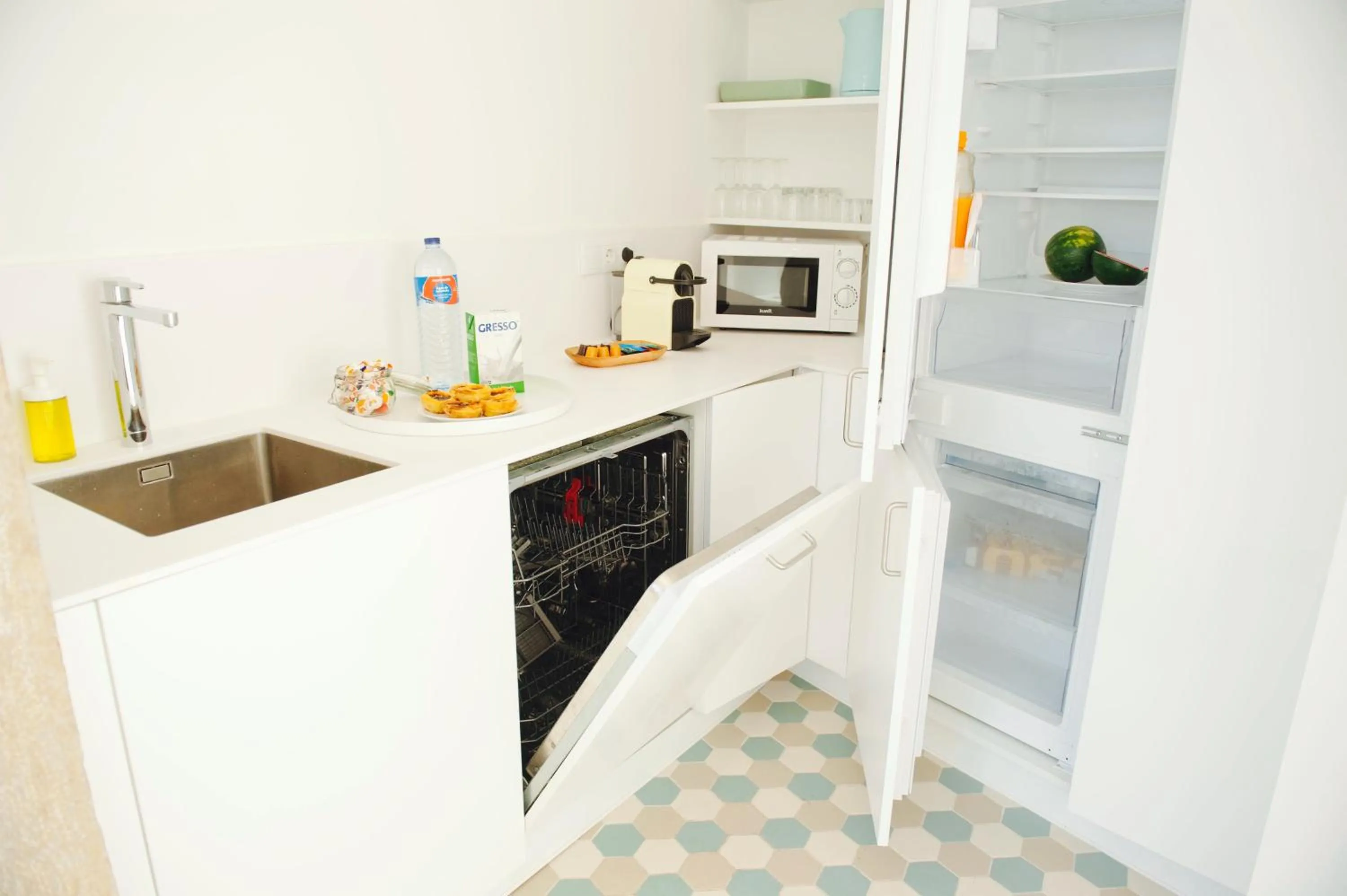 Coffee/tea facilities in Beautiful Dreamers - at Avenida CR3D