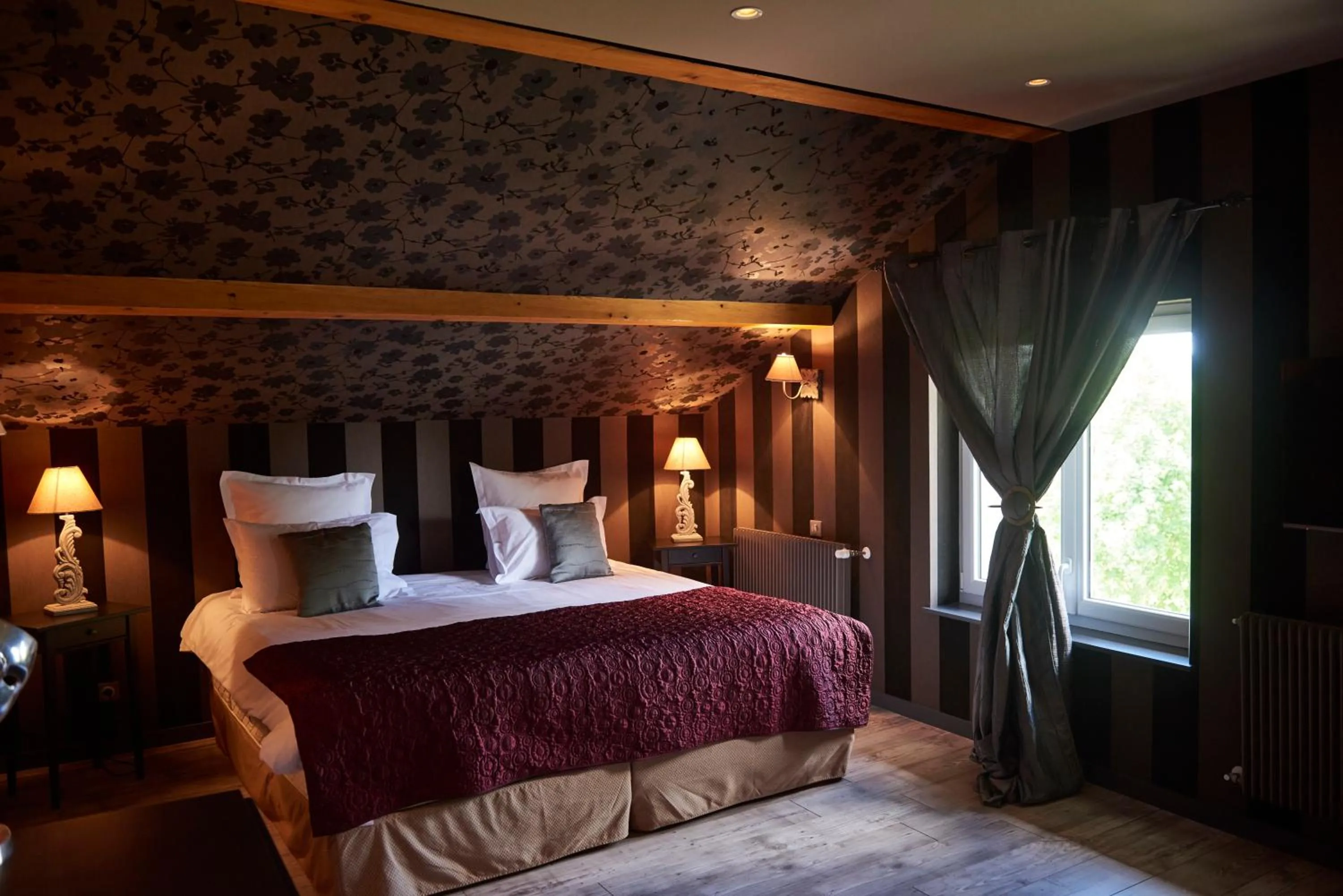 Bed in Hôtel Le Manoir des Montagnes