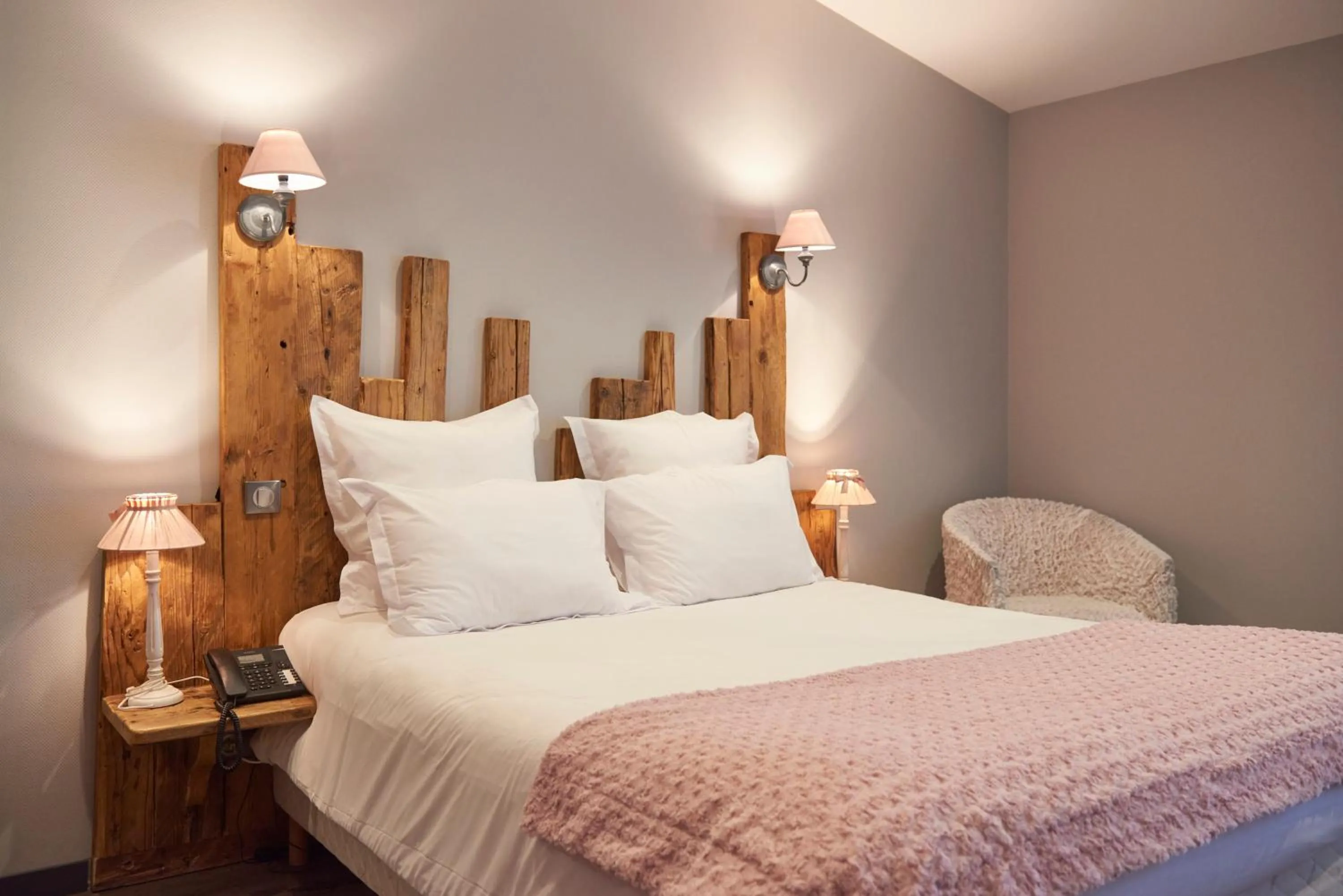 Bed in Hôtel Le Manoir des Montagnes