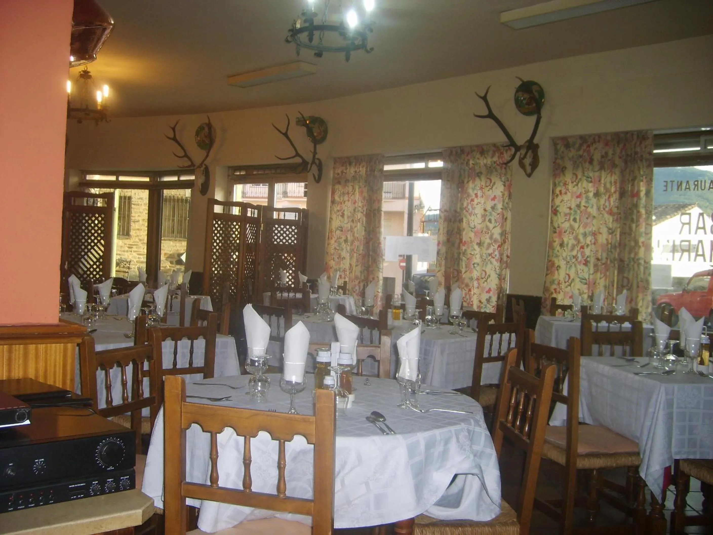 Restaurant/places to eat in Hotel Hispanidad