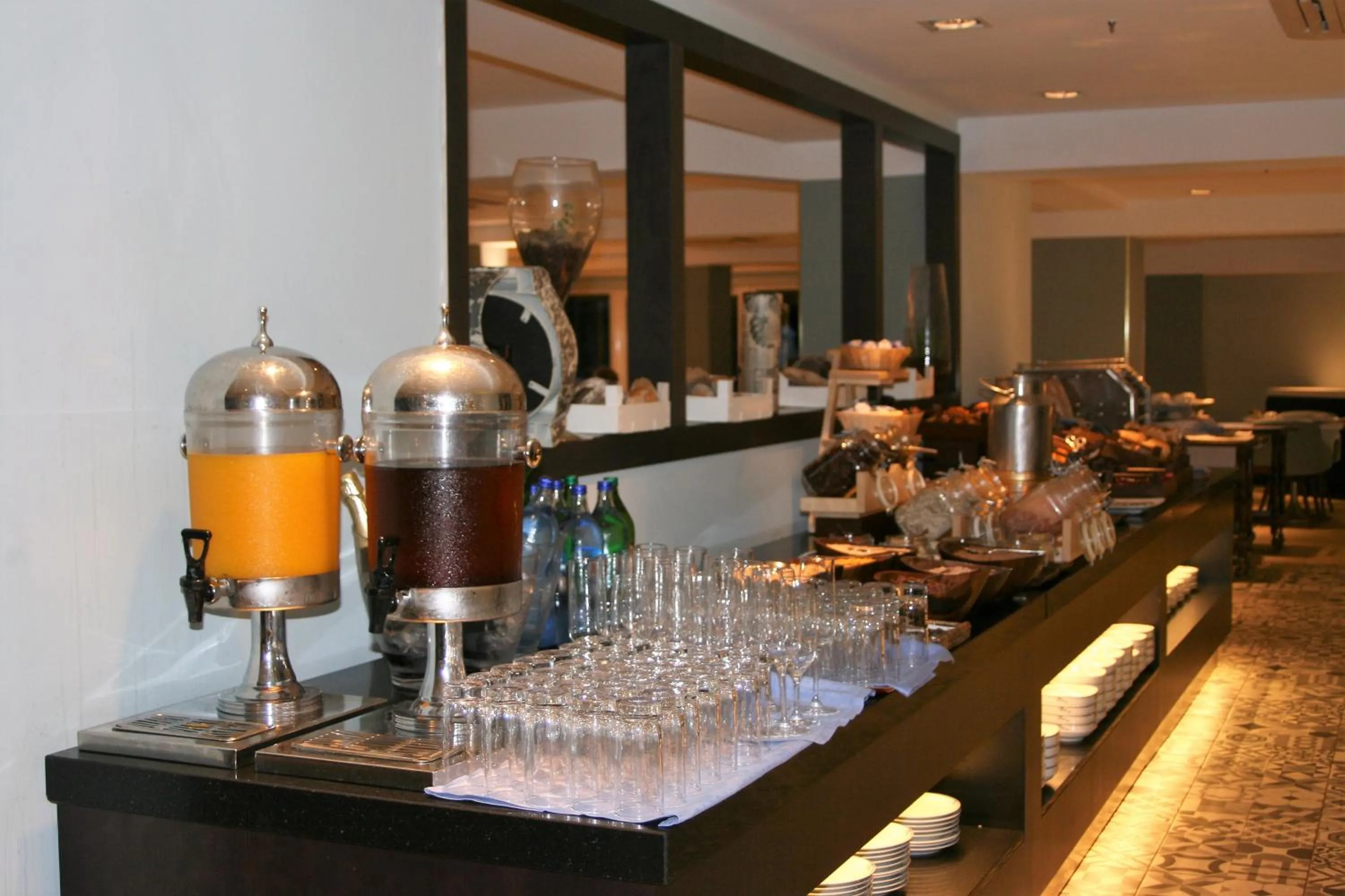 Restaurant/places to eat in Dona Filipa Hotel