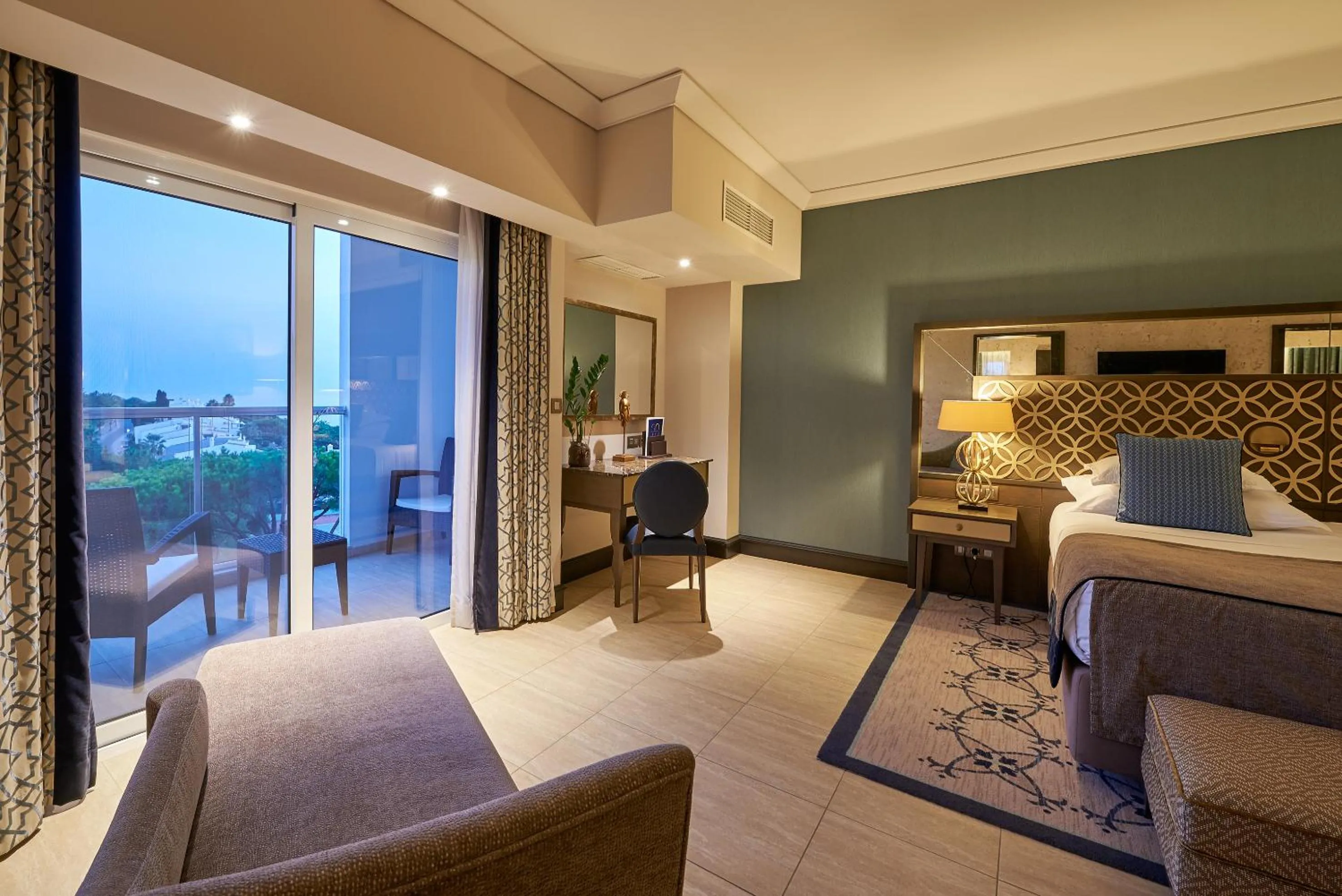 Bedroom, Bed in Dona Filipa Hotel