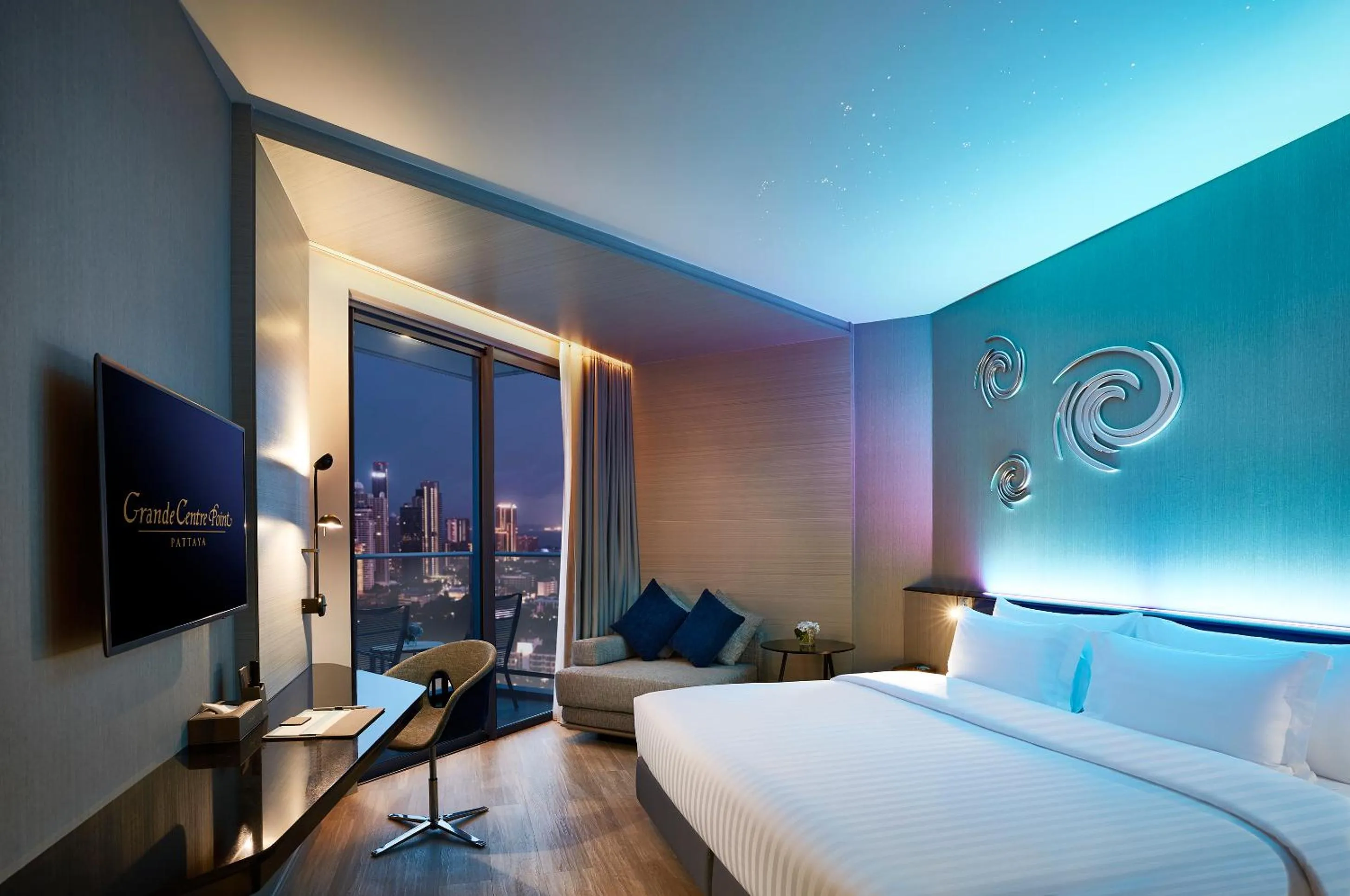 Bedroom, Bed in Grande Centre Point Pattaya