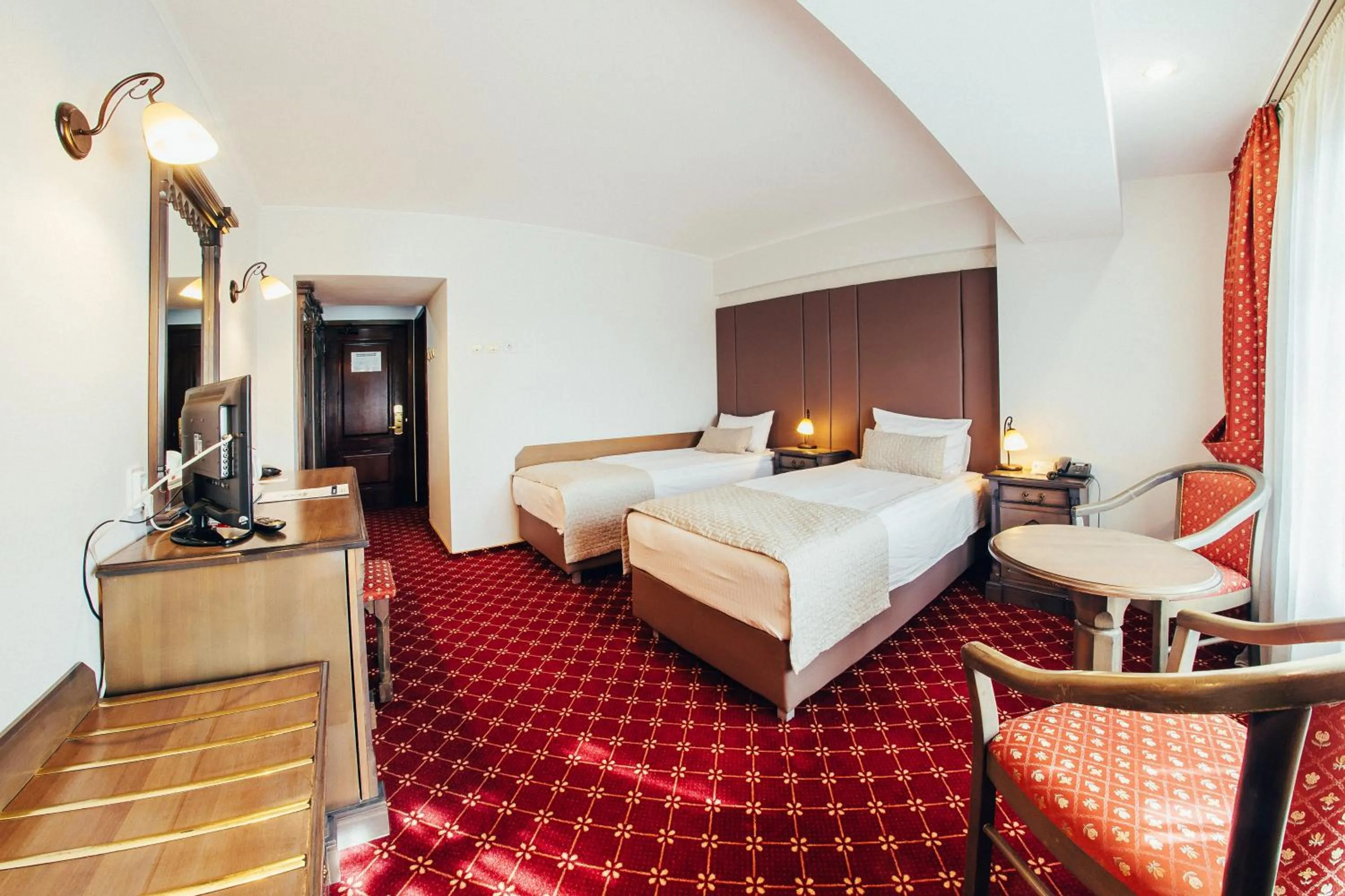 Photo of the whole room, Bed in Hotel Best Western Bucovina