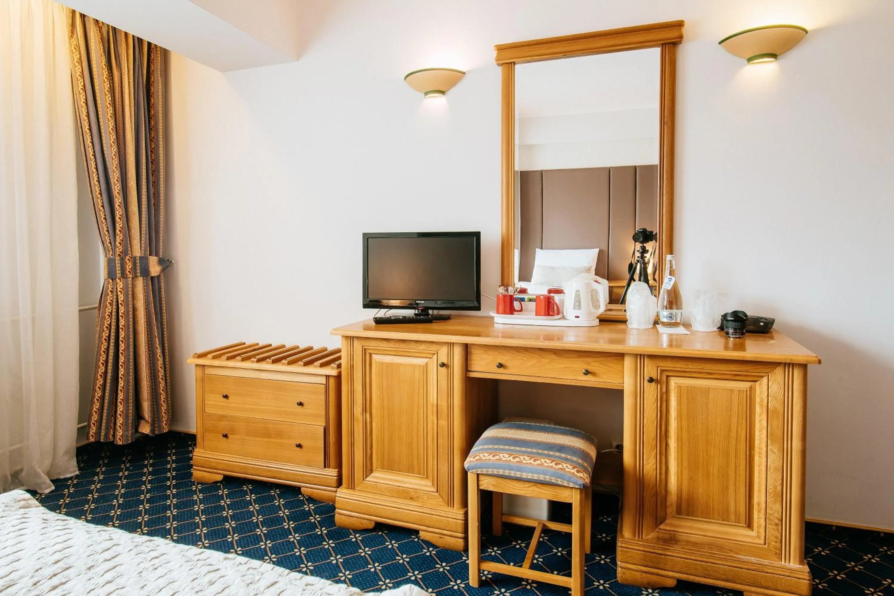 Coffee/tea facilities, Bed in Hotel Best Western Bucovina