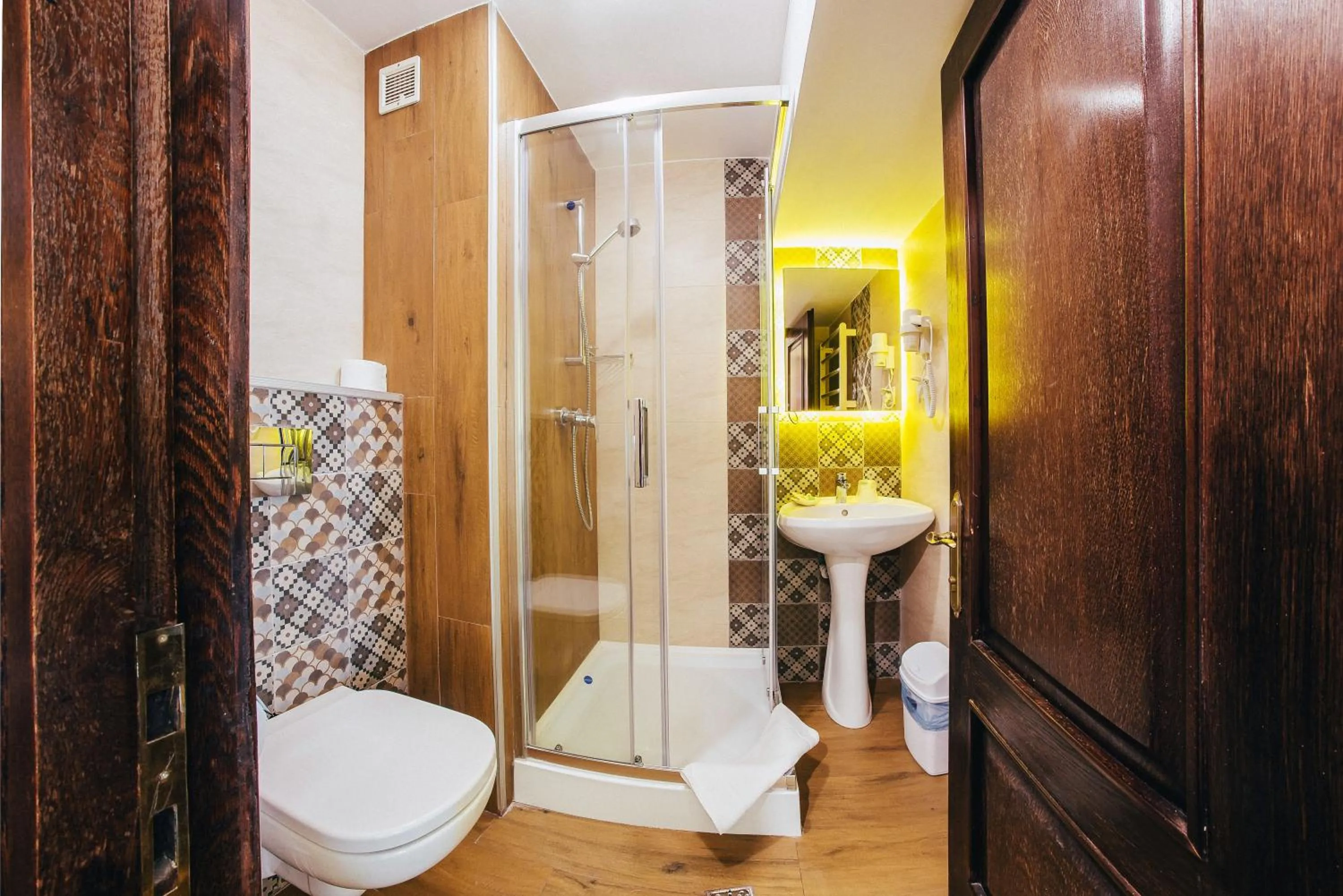 Shower in Hotel Best Western Bucovina