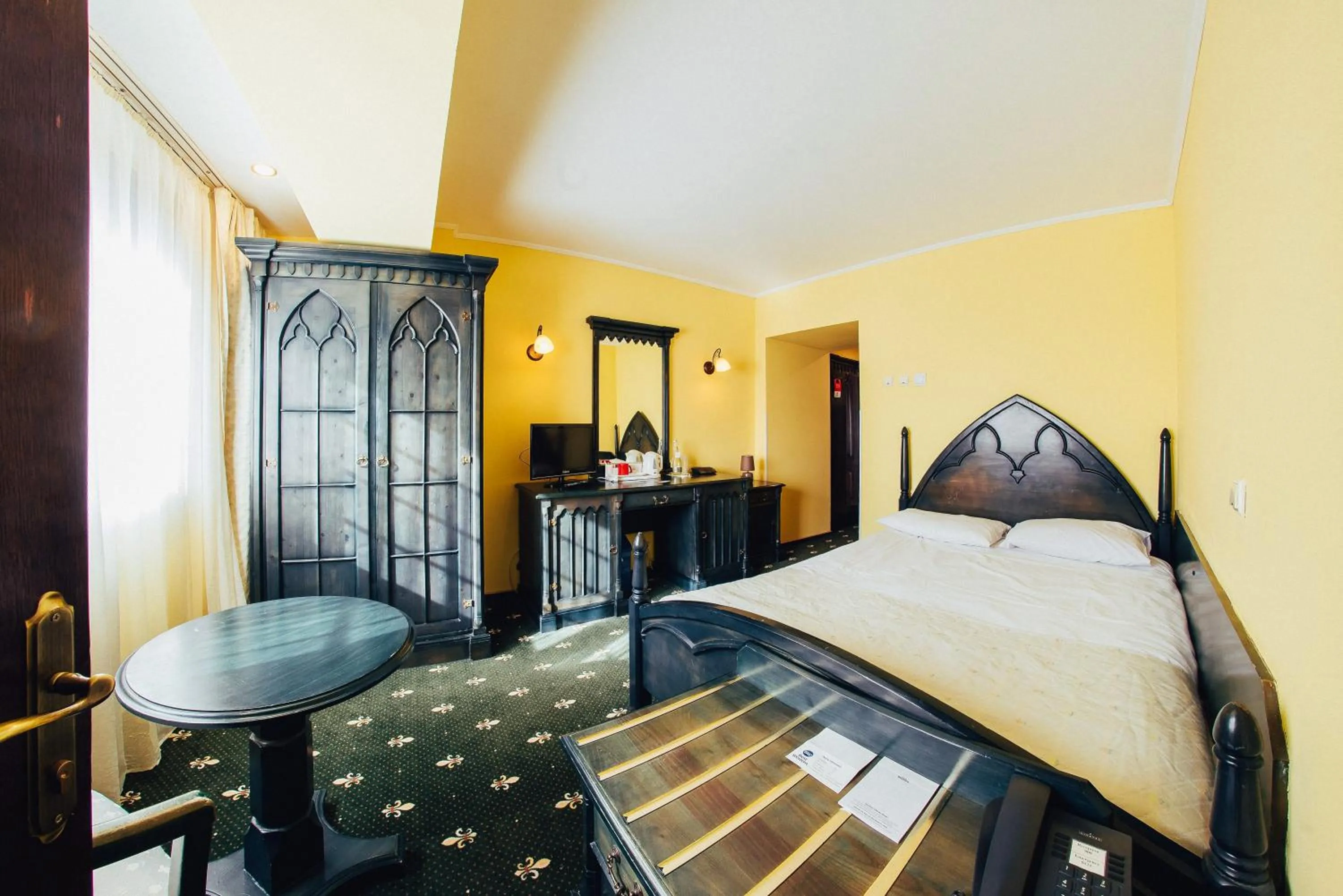 Coffee/tea facilities, Bed in Hotel Best Western Bucovina