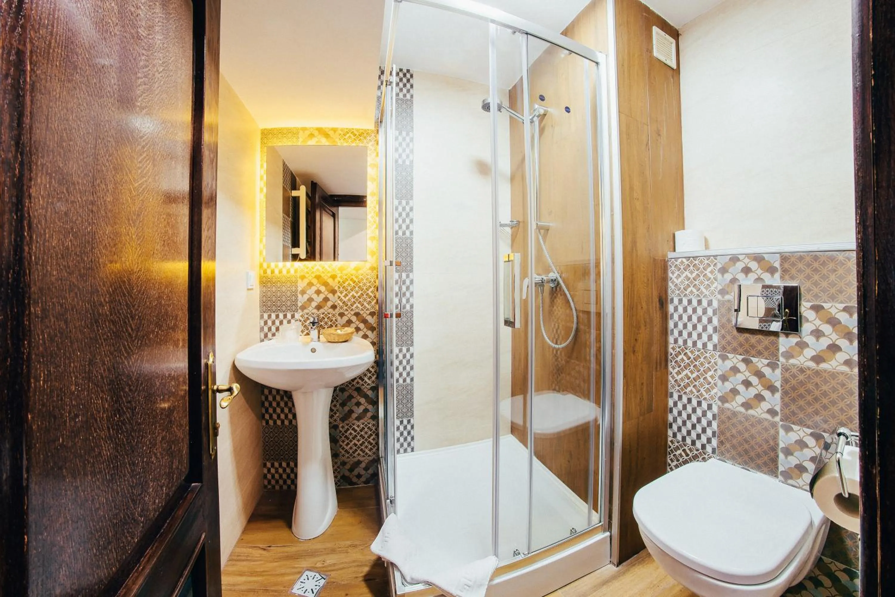 Shower in Hotel Best Western Bucovina