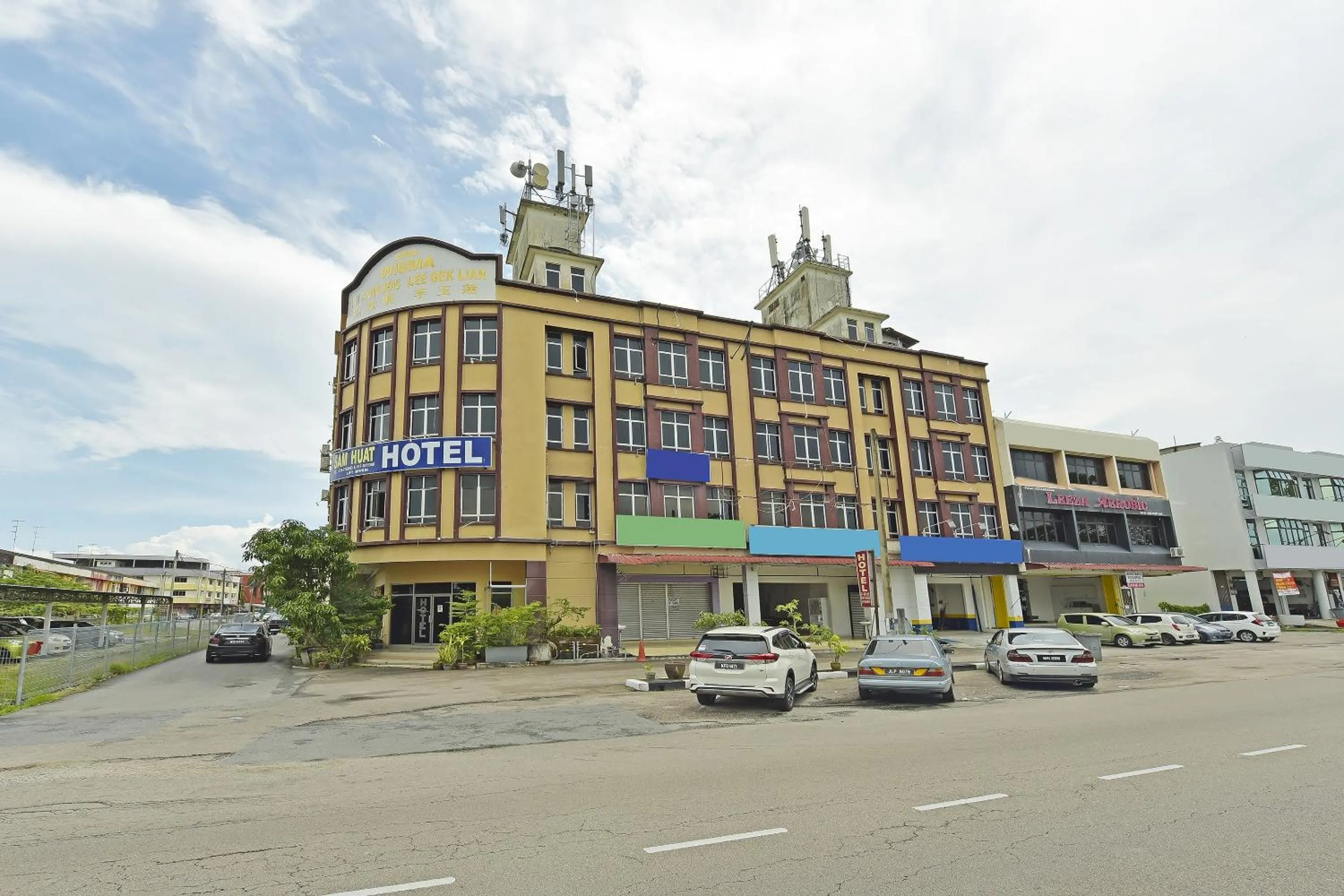Facade/entrance in Hotel O Sam Huat Hotel