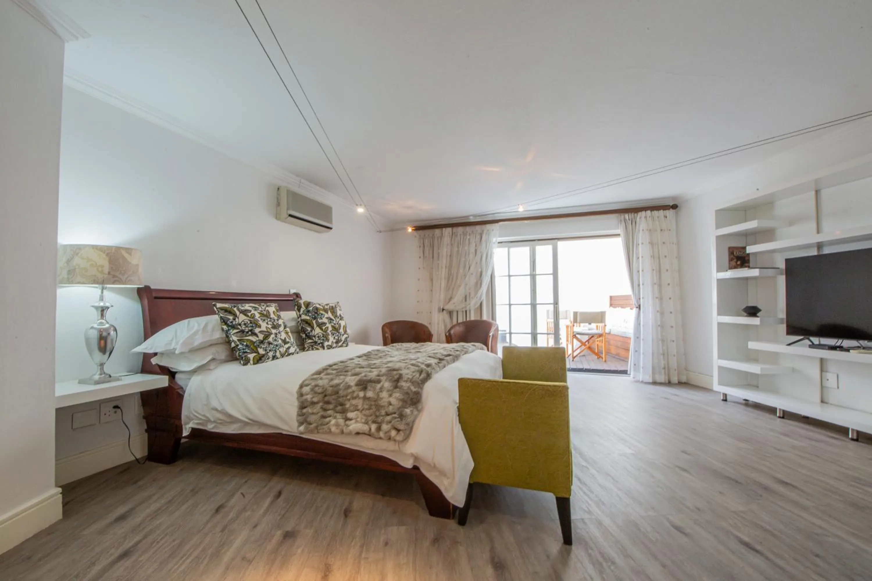 Photo of the whole room, Bed in Belvedere Boutiqe Hotel